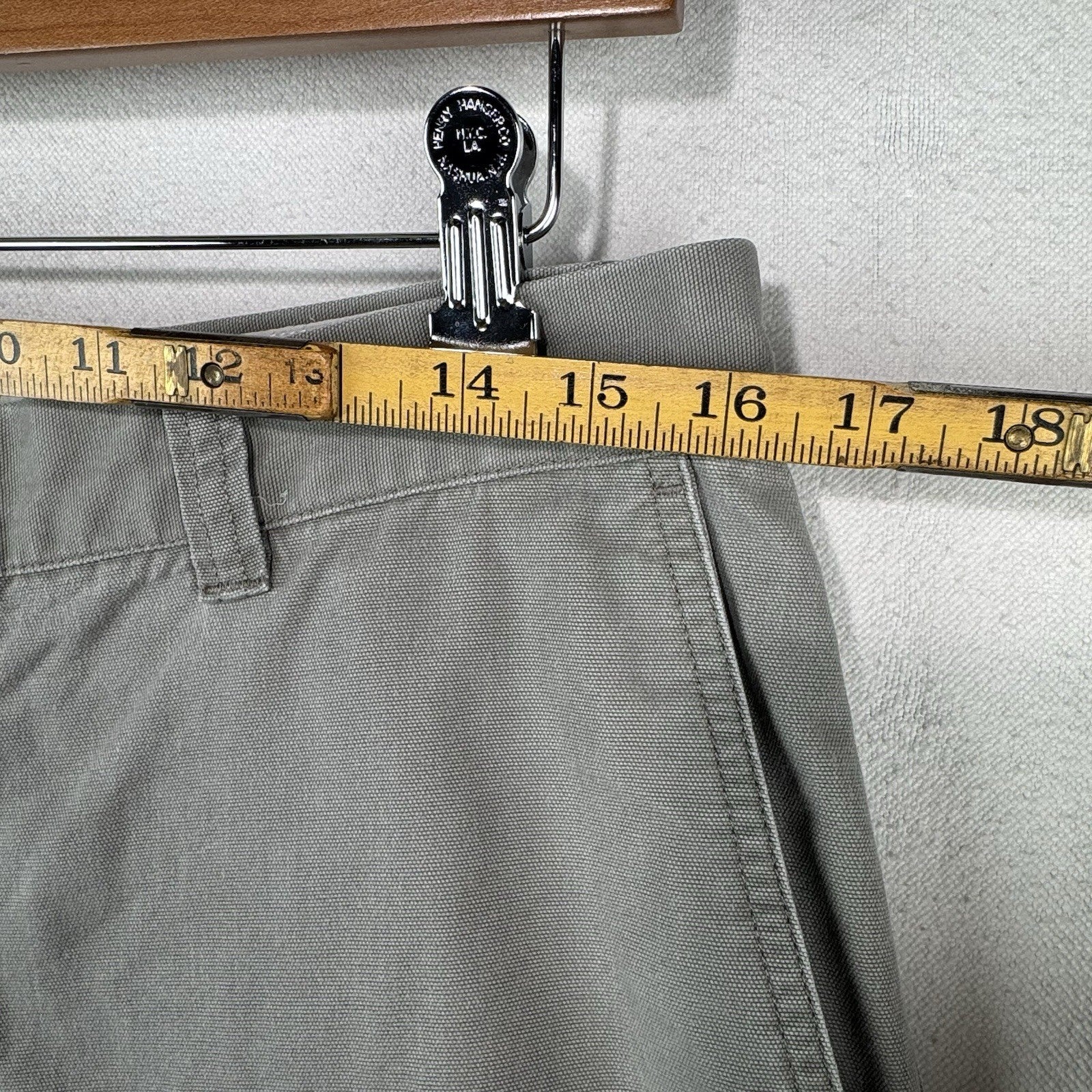 Columbia Men’s 34x7 Flat Front Shorts Side Utility Pockets Khaki Gray