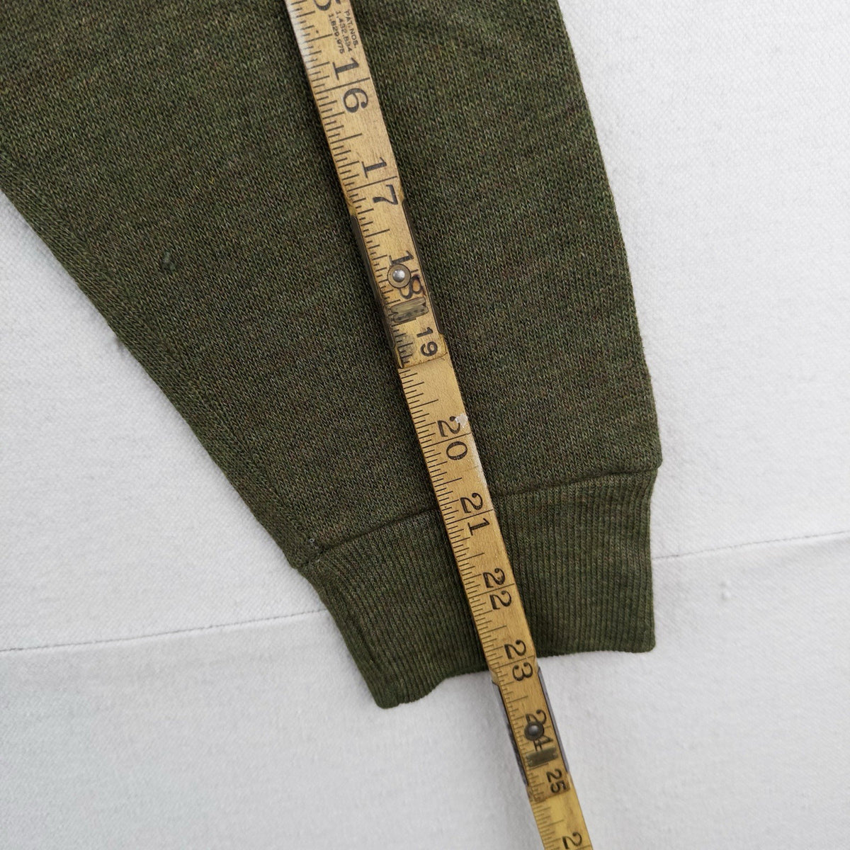 60’s Vtg Creslan & Rayon V-Neck Sweater Men’s M Grunge Kurt Cobain Olive