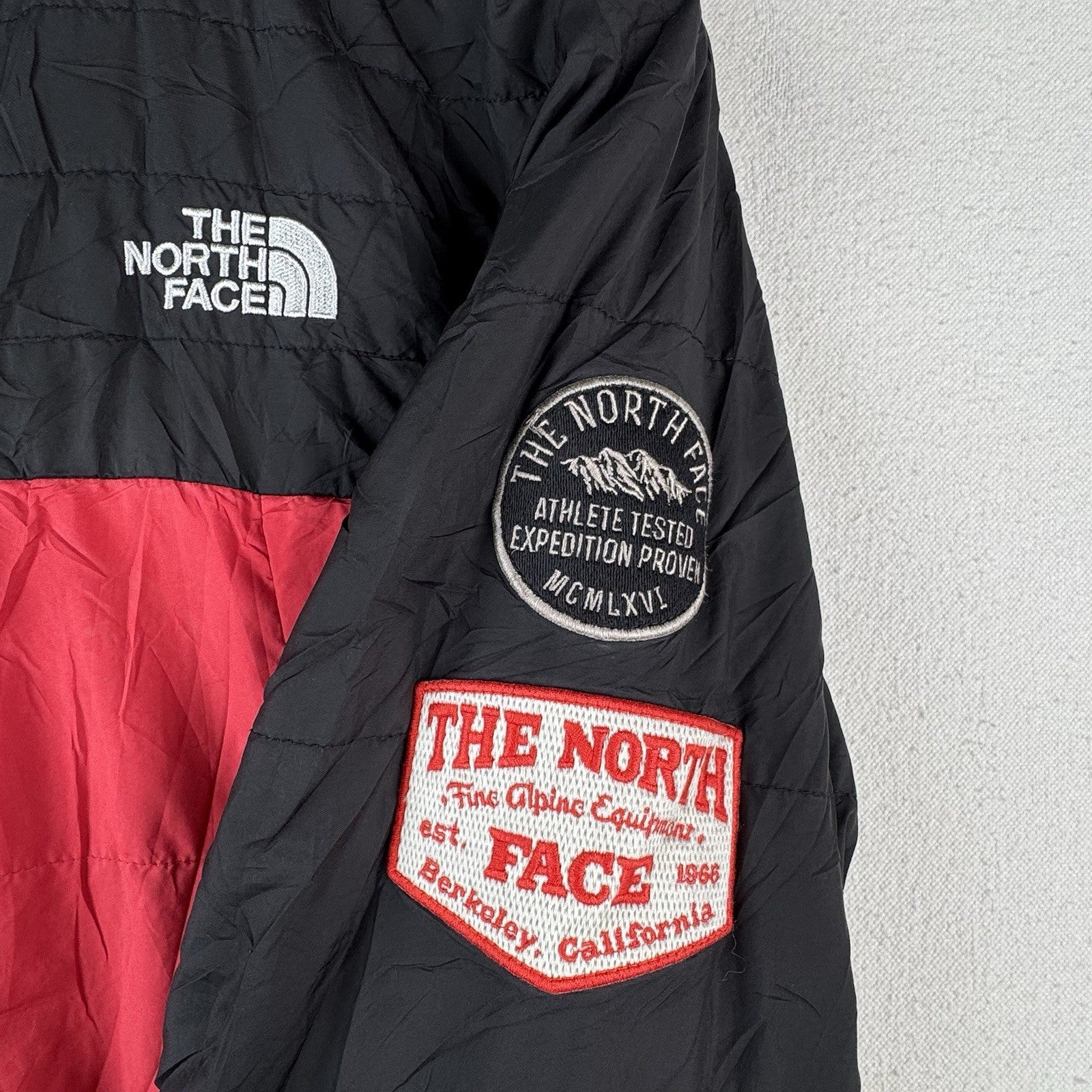 The North Face Tahoe Bomber Jacket Men's Medium Red Black Insulated *Read