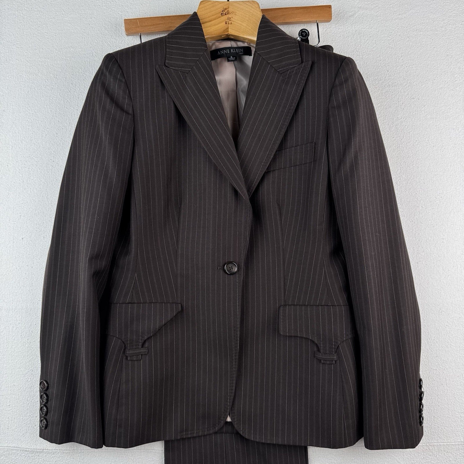 Anne Klein Women's 6 Pant Suit Two Piece Set Brown Pink Pinstripe Leg=10”