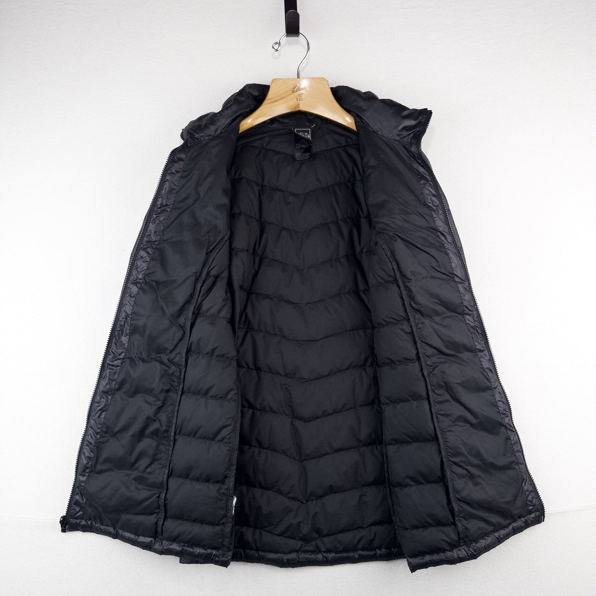 The North Face TNF Women’s L Down Chevron Puffer Zip Up Jacket *No Zipper Tab