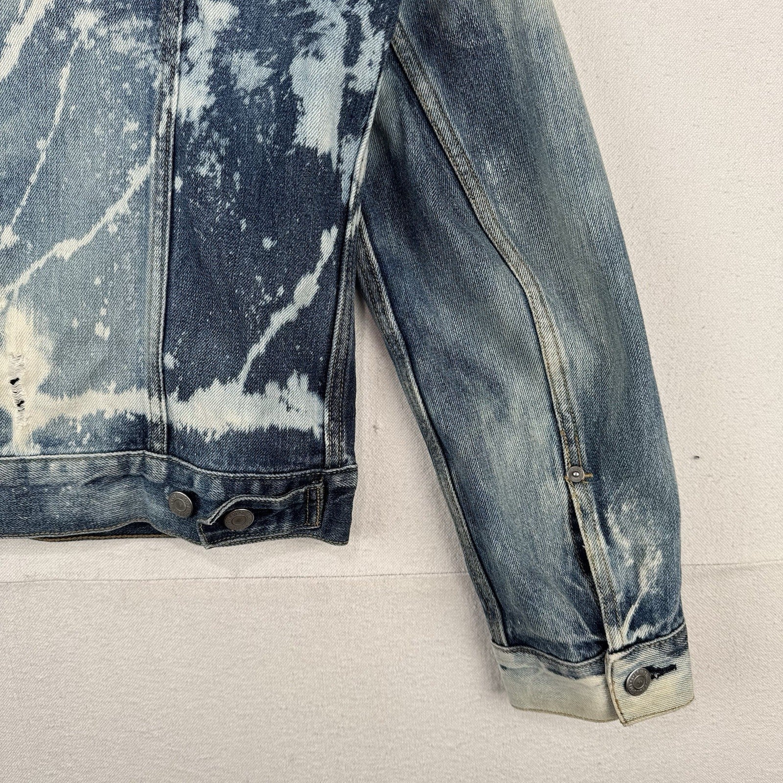 Levis Denim Jean Jacket Distressed and Bleached Men’s Medium