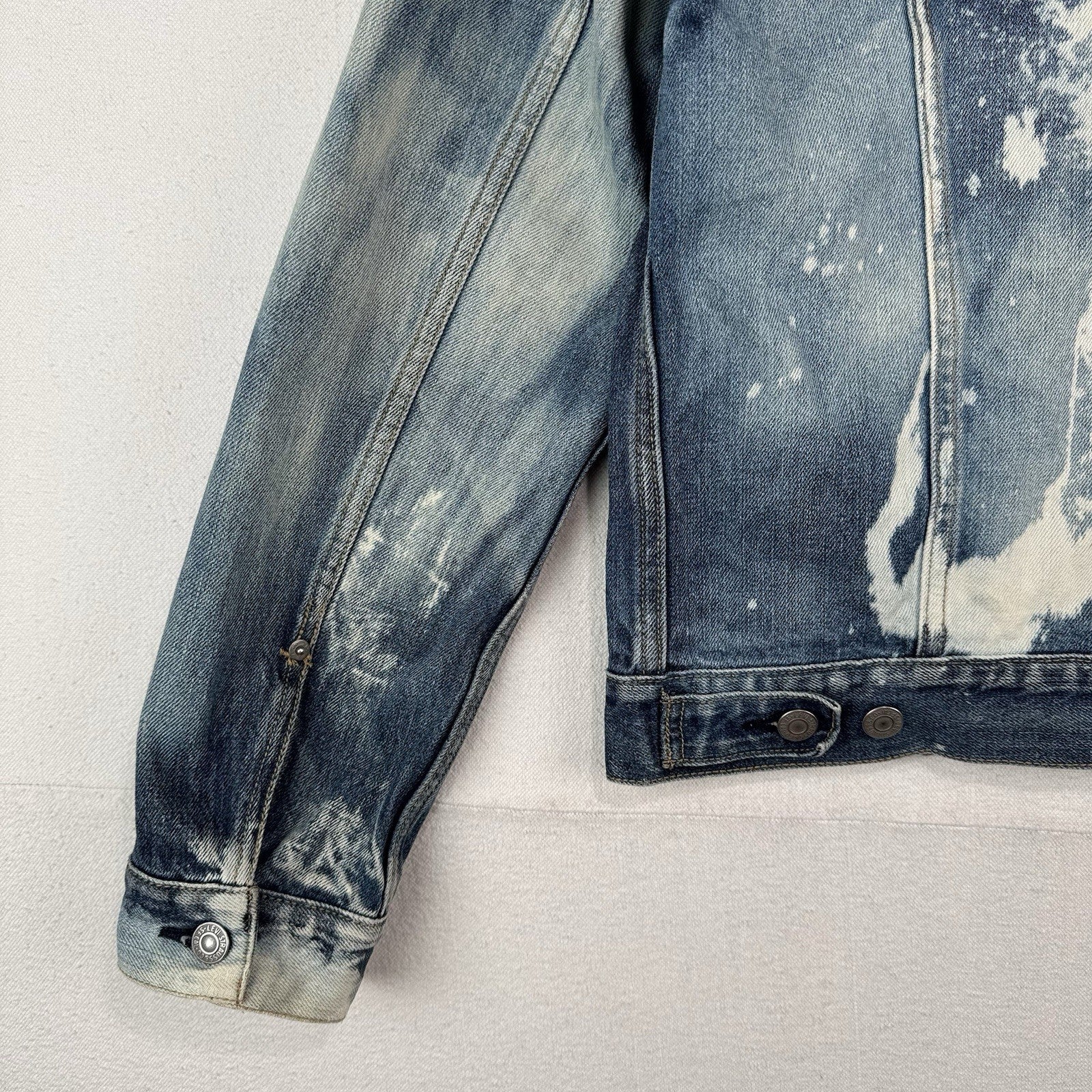 Levis Denim Jean Jacket Distressed and Bleached Men’s Medium