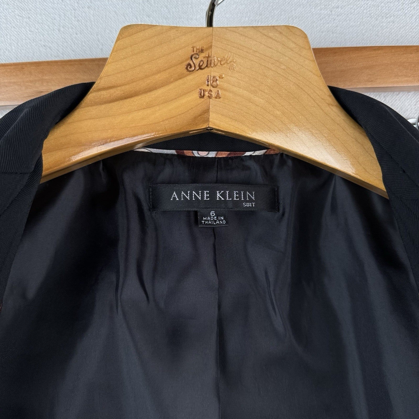 Anne Klein Women's 6 Pant Suit Two Piece Set Black Tonal Pinstripe Leg=9.5"