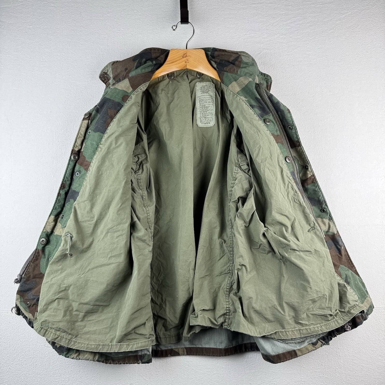 80’s Vintage US Army M81 Woodland Camo M65 Field Jacket Men’s Large Regular 1984