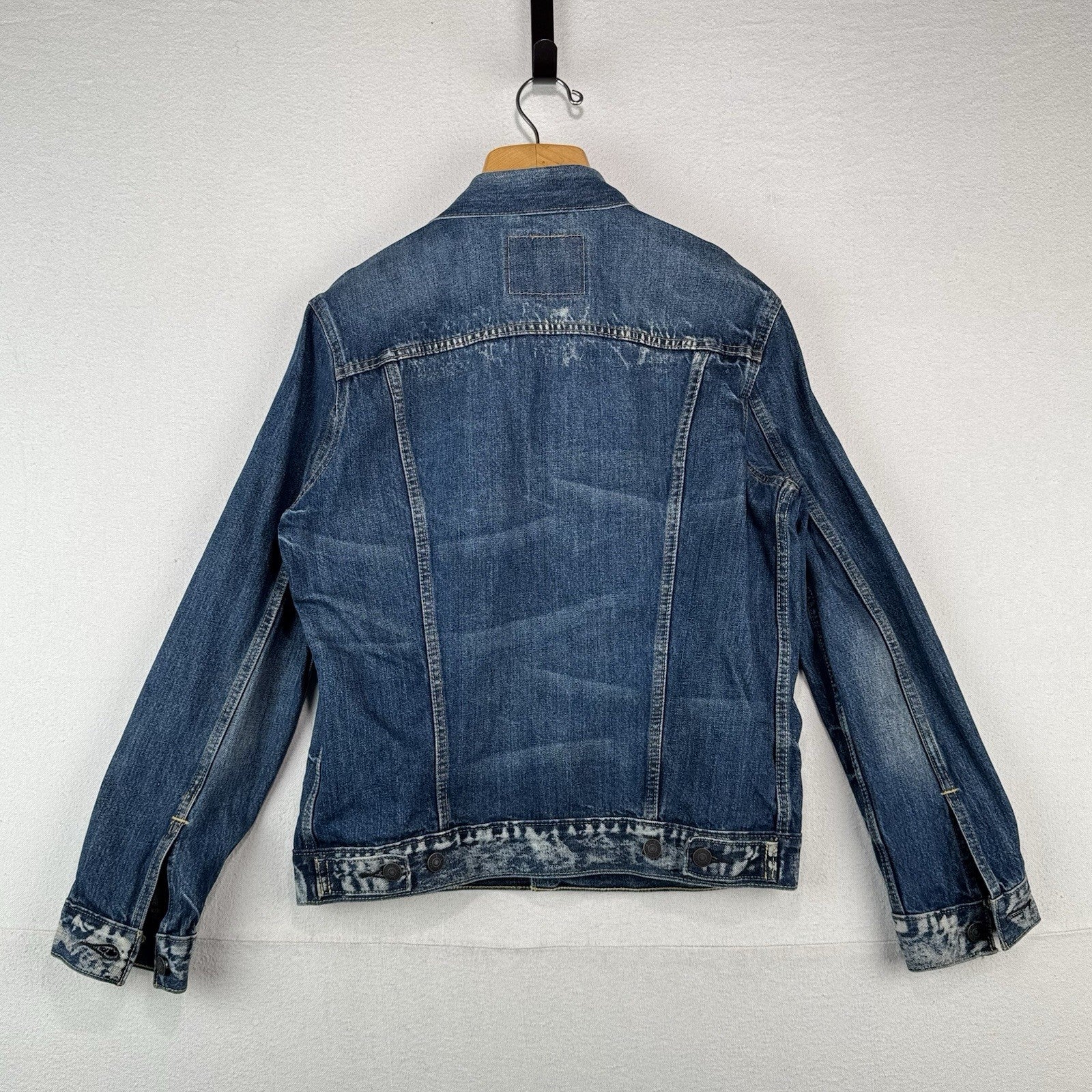 Levi’s Strauss Co Men’s M Blue Denim Trucker Jacket Faded Distressed