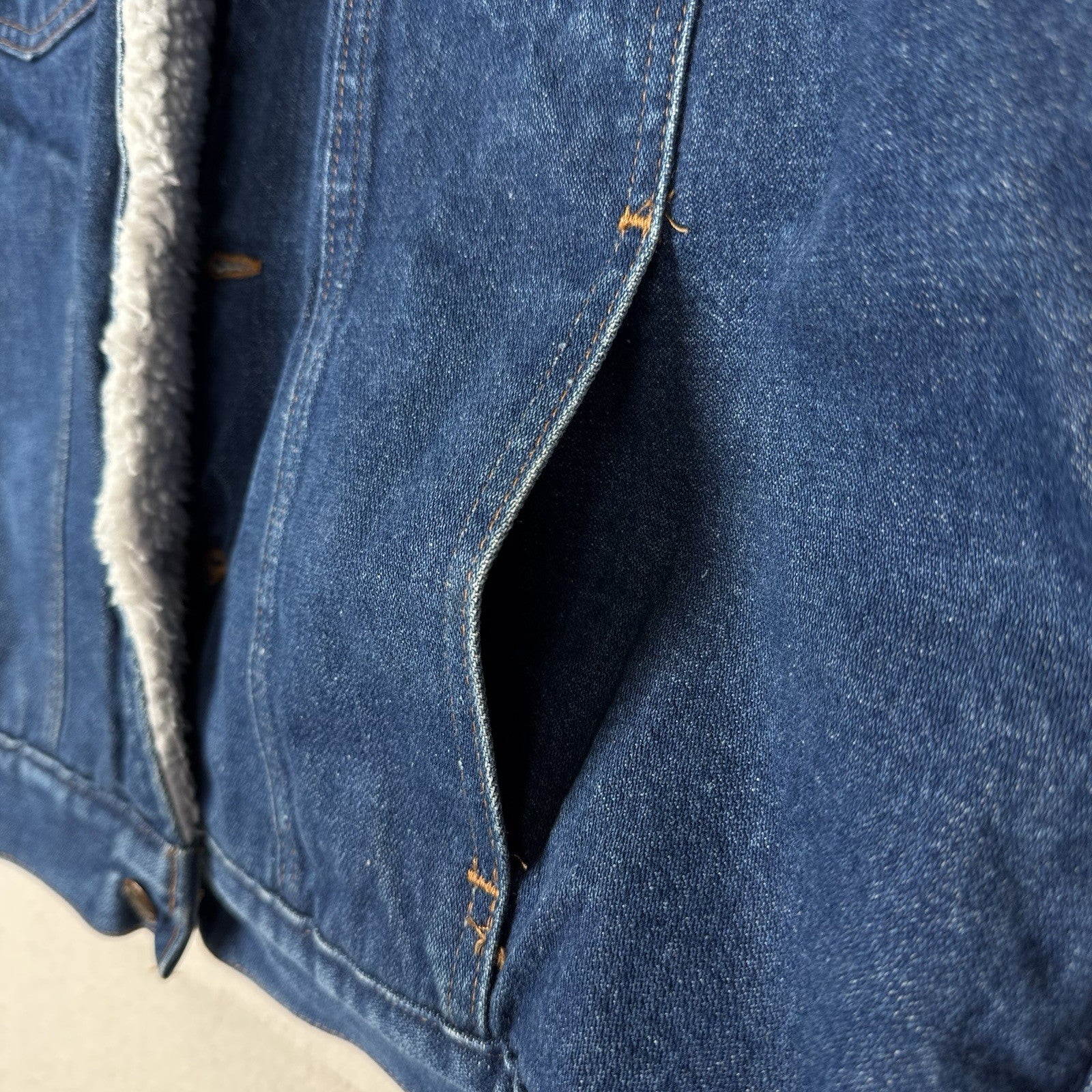 Vintage Wrangler Sherpa Denim Jean Trucker Jacket Men’s Large L Blue Made In USA
