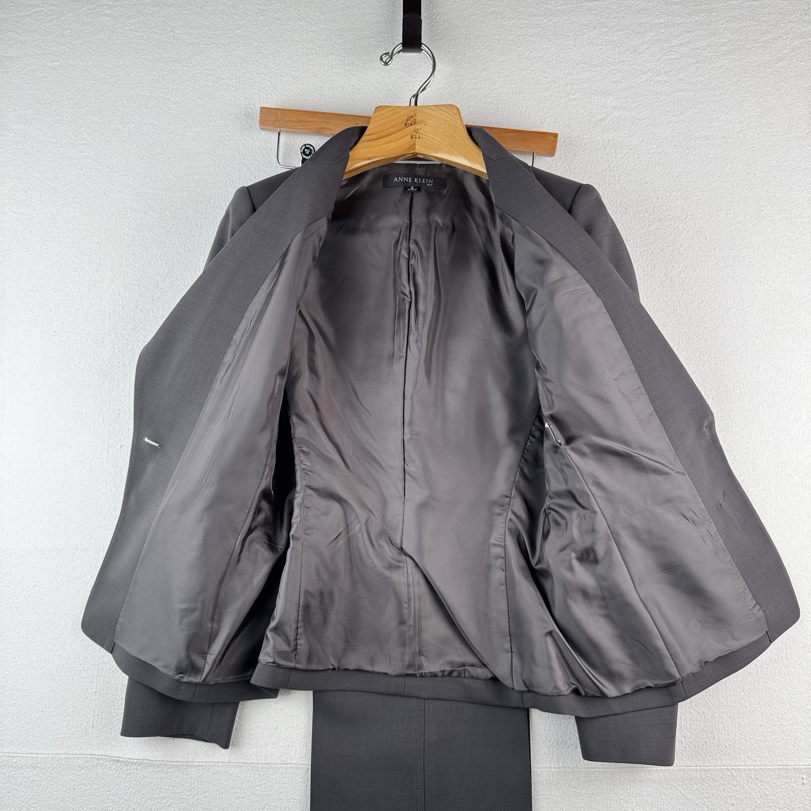 Anne Klein Women’s 6 Belted Pant Suit Two Piece Set Gray Brown Leg=9.5”