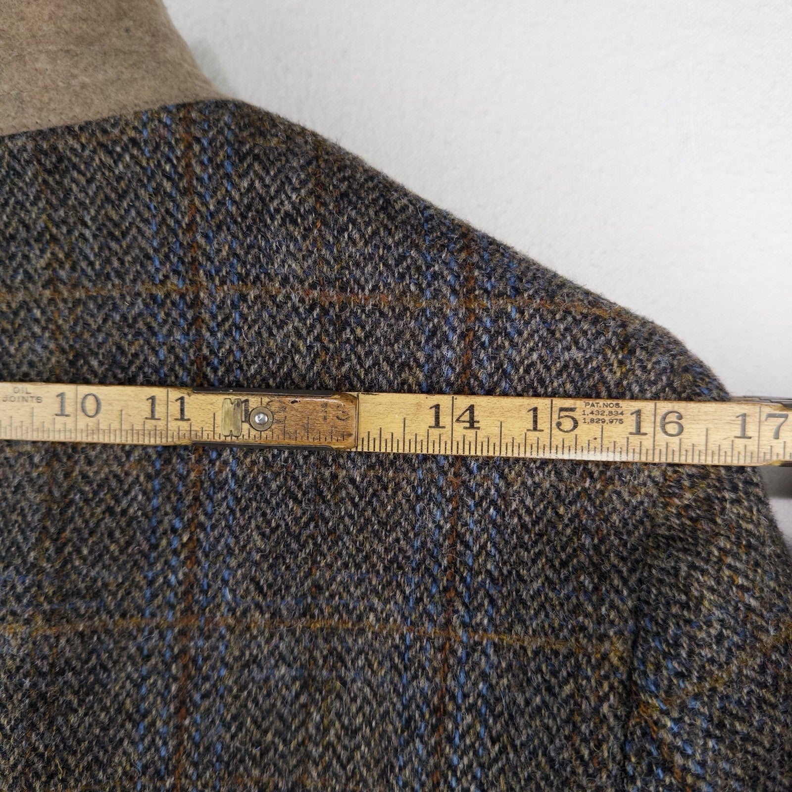 Harris Tweed 100% Pure New Wool Brown Gray Herringbone XS Regular Chest 34”