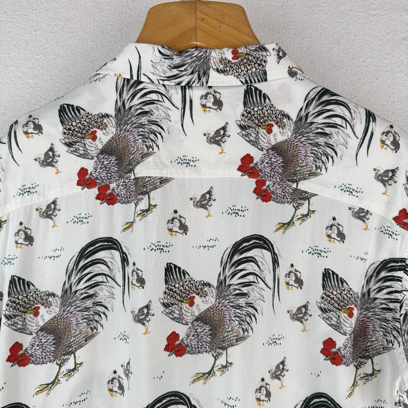 Uniqlo x Ito-Jakuchu Rooster Men’s Small Short Sleeve Camp Loop Collar Shirt