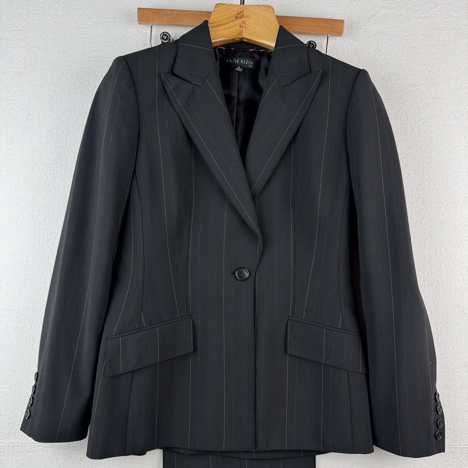 Anne Klein Women's 6 Pant Suit Two Piece Set Black Off-white Pinstripe Leg=10.5”