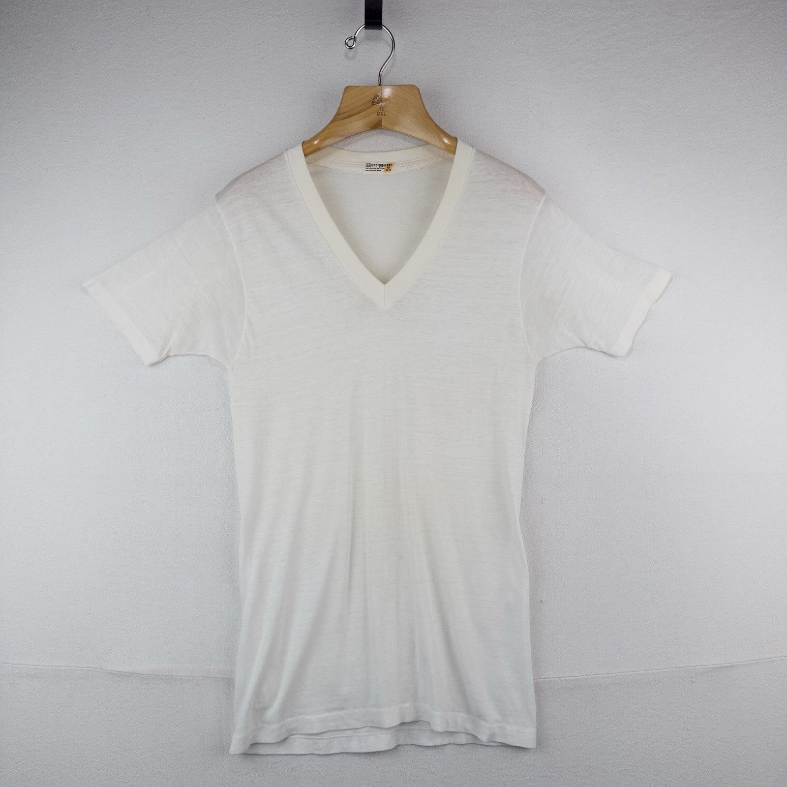 70’s Vtg Paper Thin White V-neck T-shirt Munsingwear Plain M (38-40) *Read