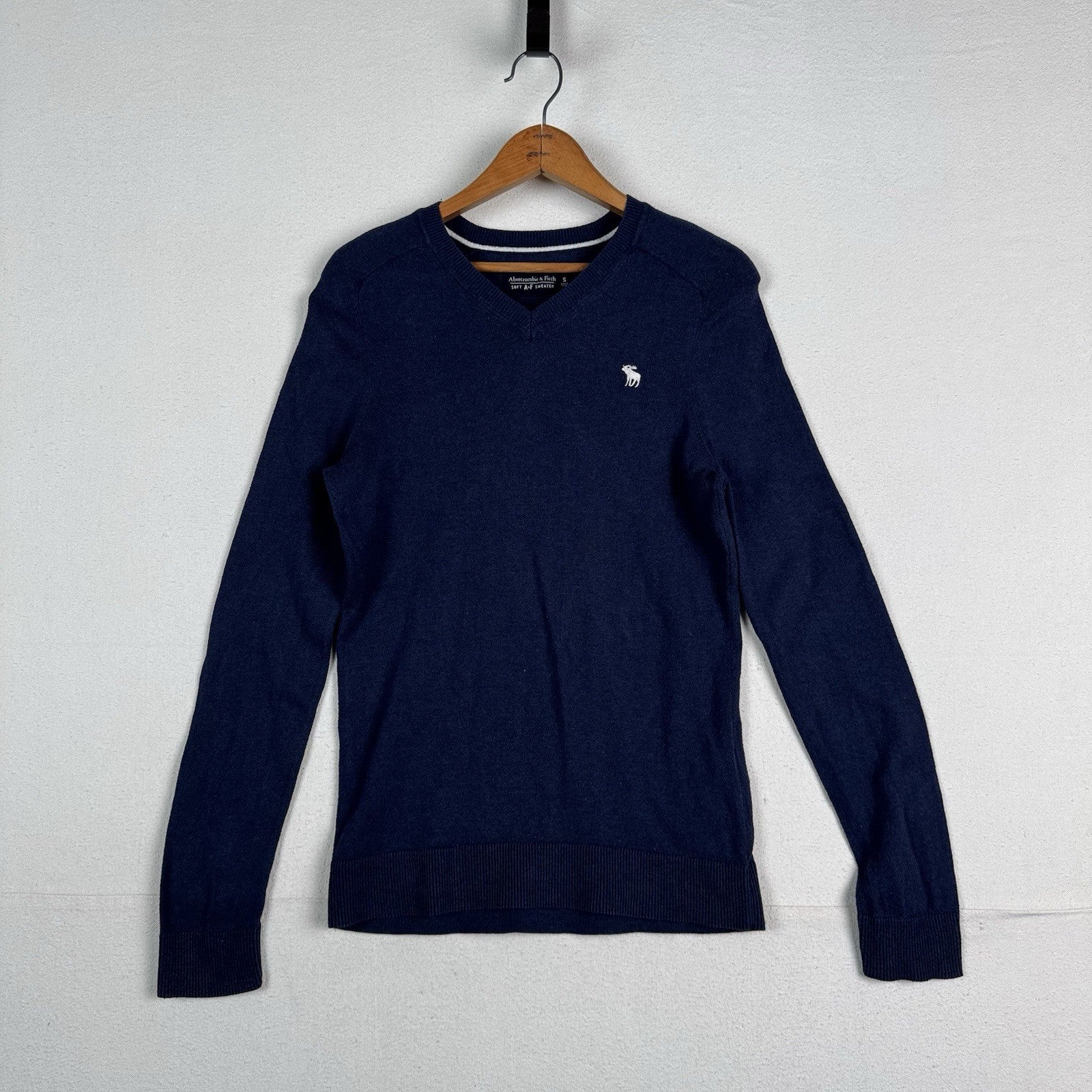 A&F Abercrombie & Fitch Women’s Navy Soft Cotton Cashmere V-Neck Sweater Small