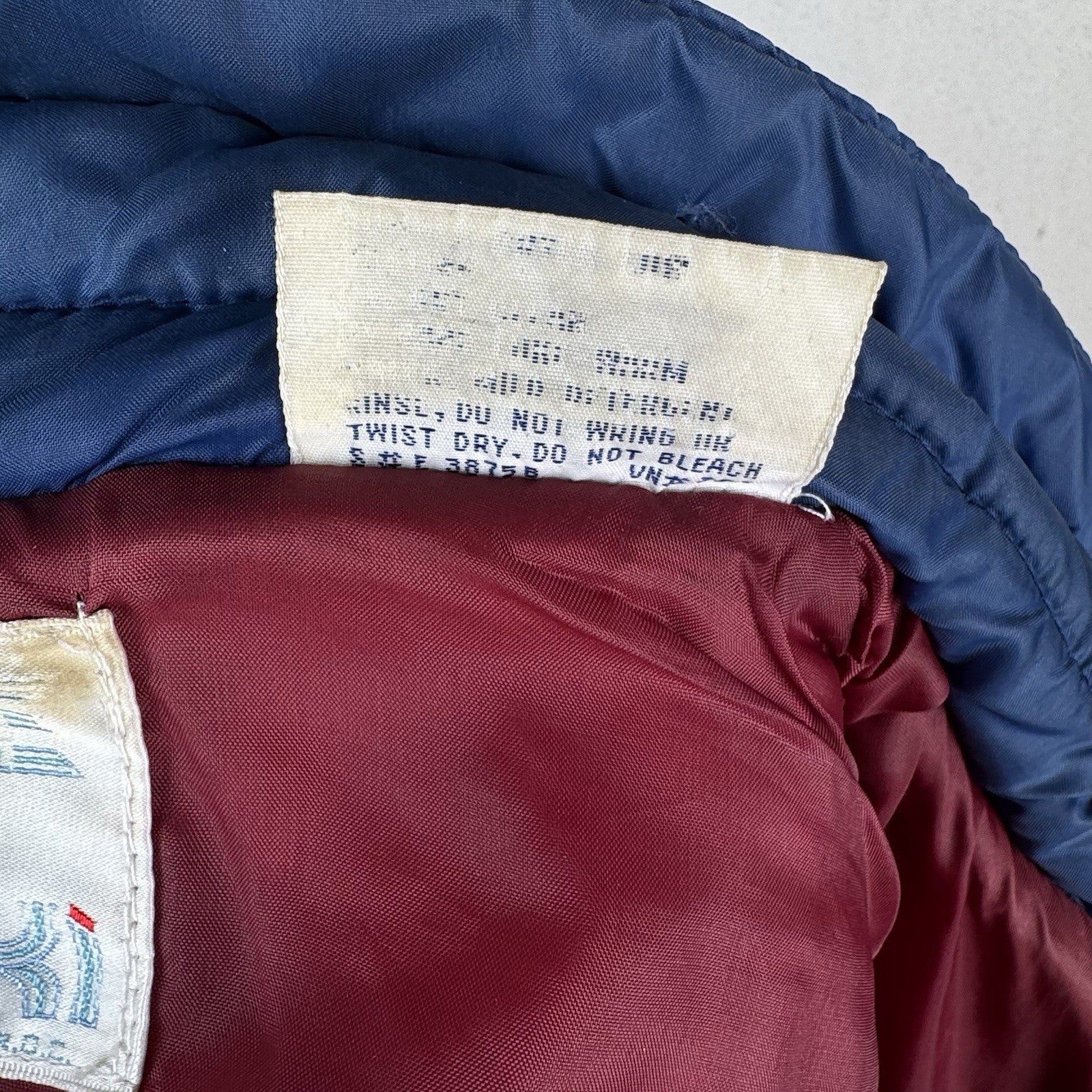 Vtg 70-80s Alpine Ski Puffer Vest Mens M Gray Blue Red Color Block Snap Front