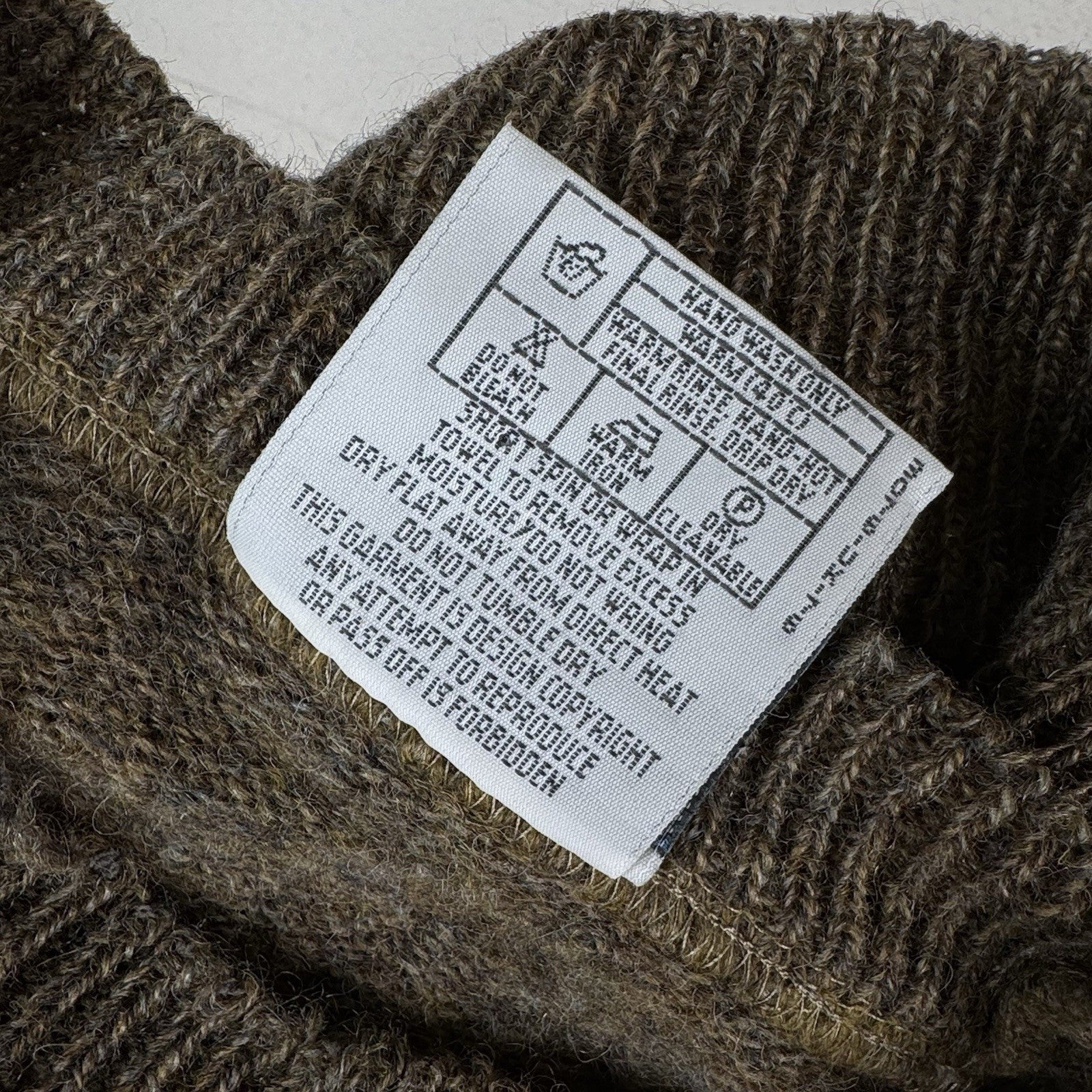Vintage 80’s The Sweater Shop Men’s Embroidered Brown Scotland Wool Crewneck XL*