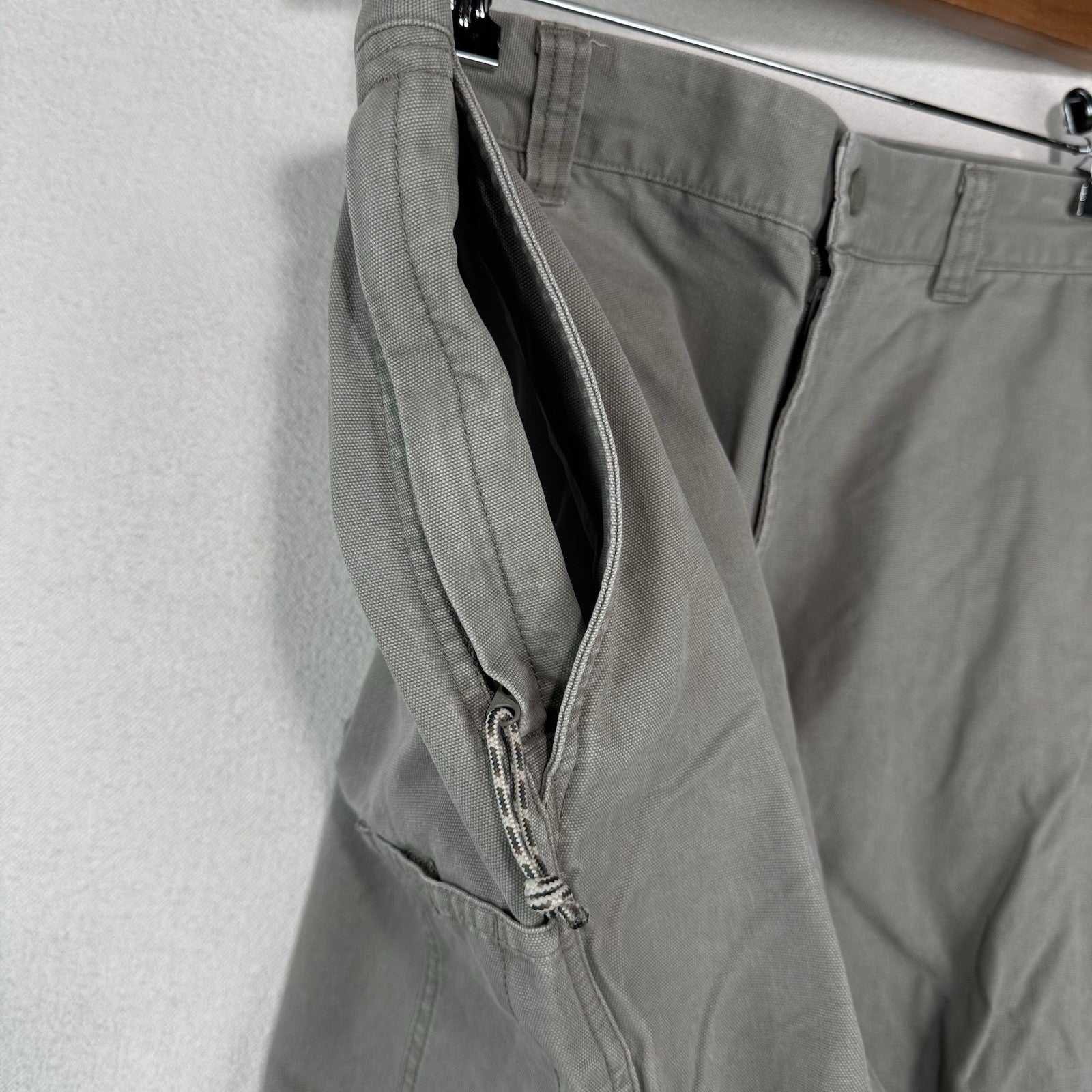 Columbia Men’s 34x7 Flat Front Shorts Side Utility Pockets Khaki Gray