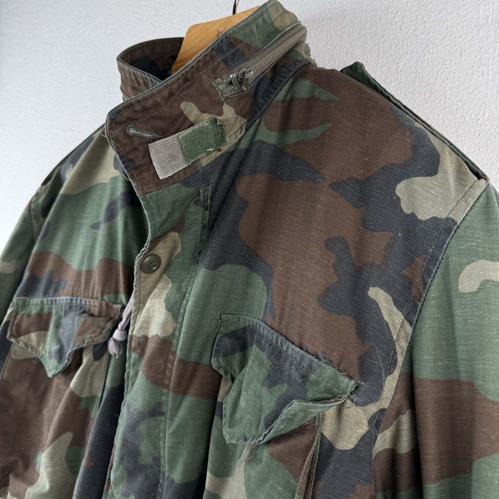 80’s Vintage US Army M81 Woodland Camo M65 Field Jacket Men’s Large Regular 1984