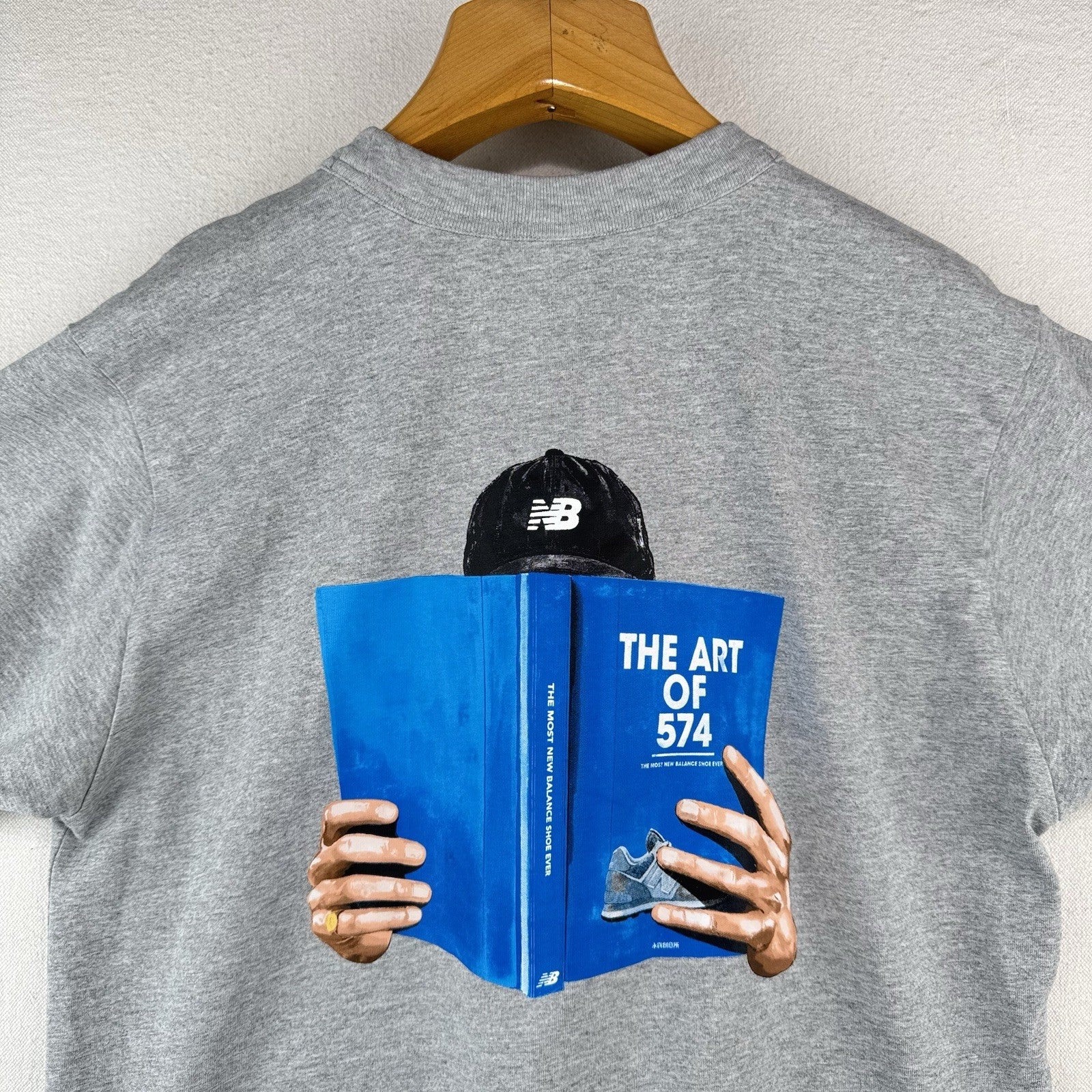 New Balance “The Art Of 574” Storybook Men’s L Gray T-shirt