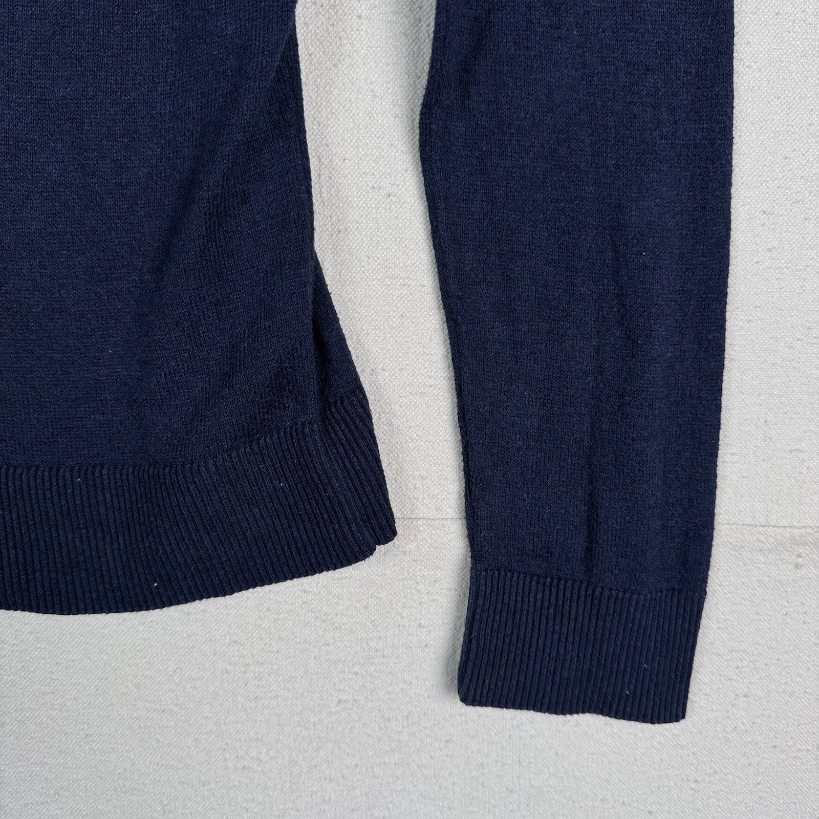 A&F Abercrombie & Fitch Women’s Navy Soft Cotton Cashmere V-Neck Sweater Small