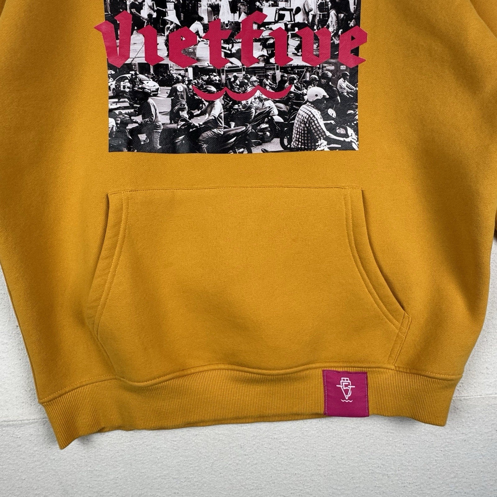 VietFive Coffee Crewneck Sweatshirt Mens Medium Yellow Cozy Soft Kangaroo Pocket