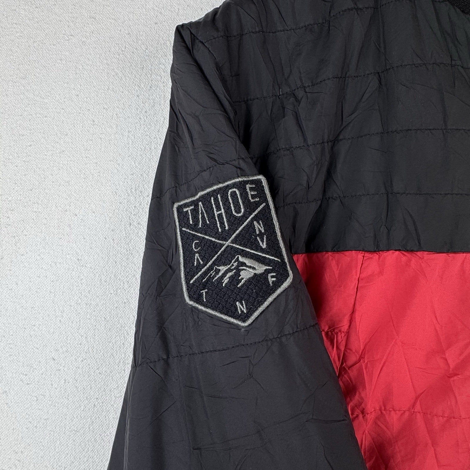 The North Face Tahoe Bomber Jacket Men's Medium Red Black Insulated *Read
