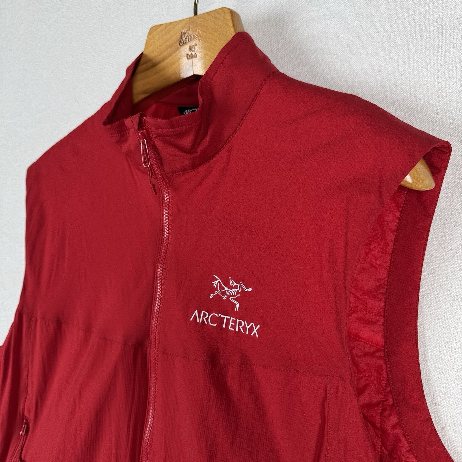 Arc’Teryx Atom LT Vest Men’s Large Red Hiking Lightweight Packable *Read