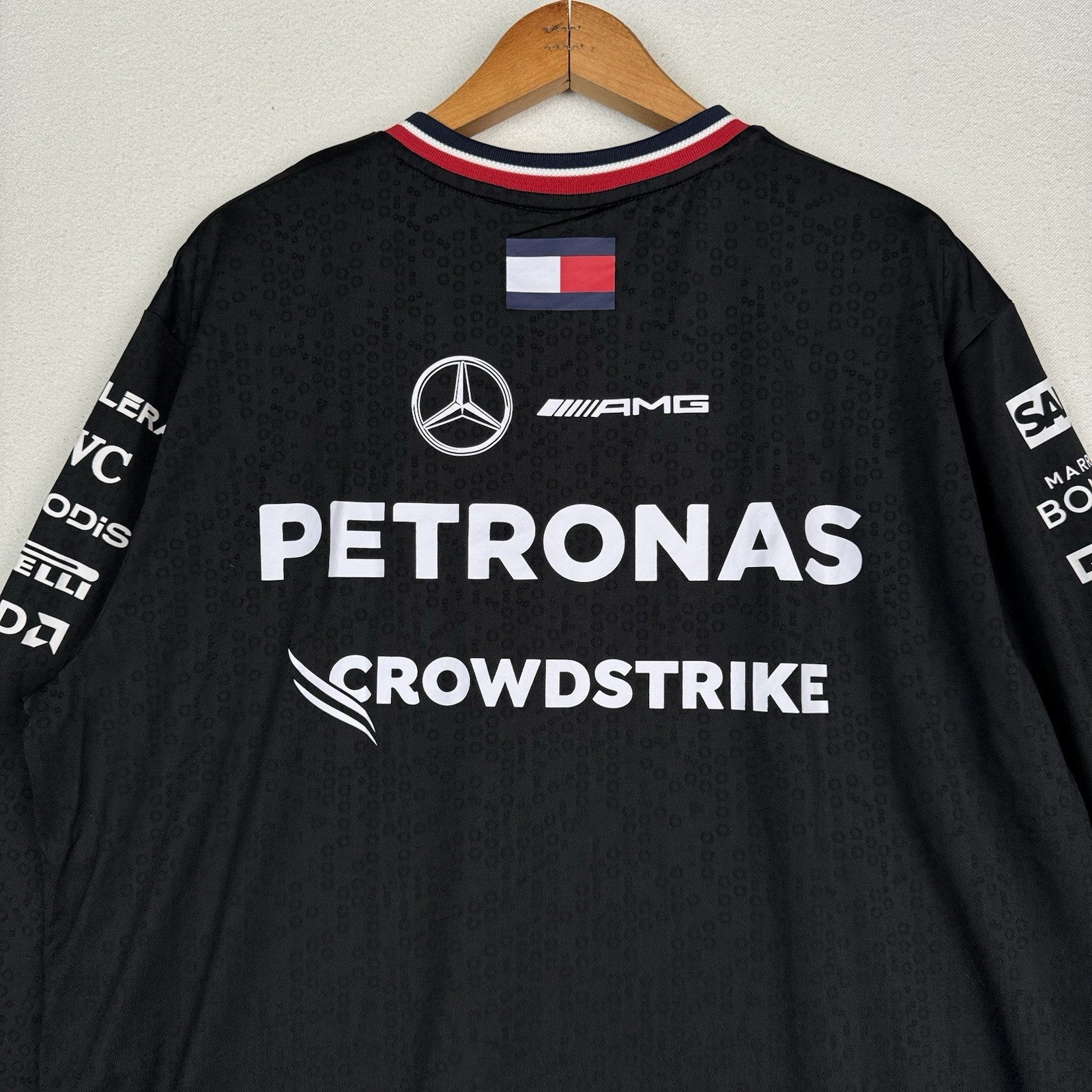 Official 2024 Mercedes AMG Petronas F1 Team Kit T-Shirt Men’s XXL Tommy Hilfiger