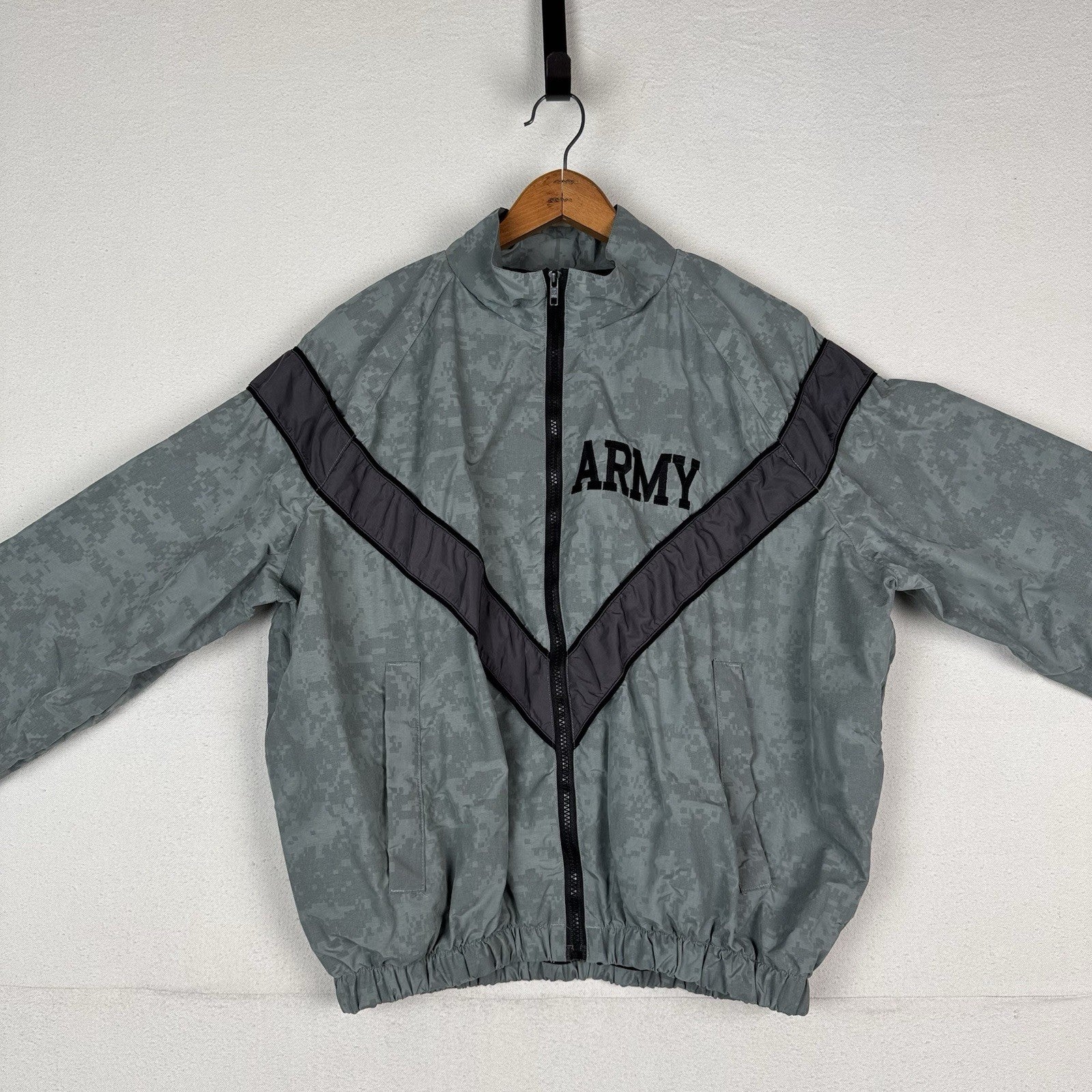 Army IFPU Jacket Men’s Small Gray Black Reflective Training Athletic Windbreaker