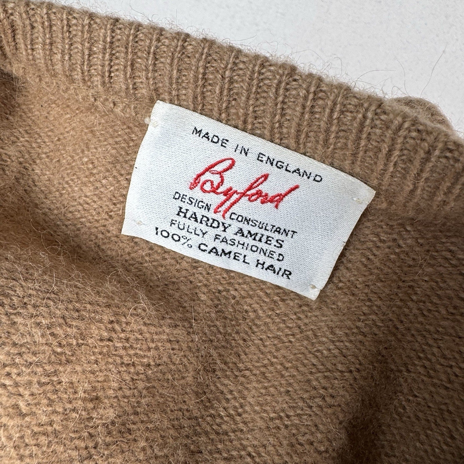 Vtg Hardy Amies For Byford England 100% Camel Hair V-neck Sweater Mens 40 Medium