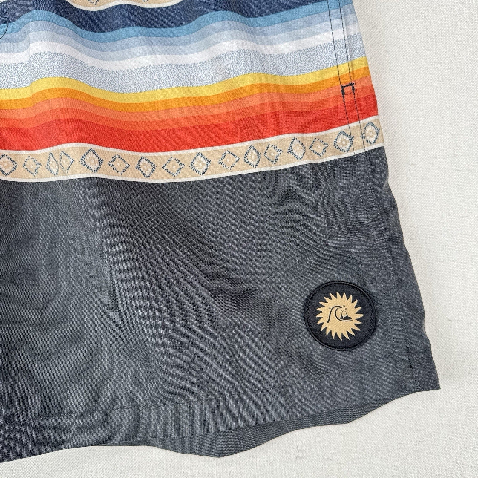 Quicksilver Sun Faded Volley Shorts Swim Men’s L 30x6 Gray Tribal Stripe