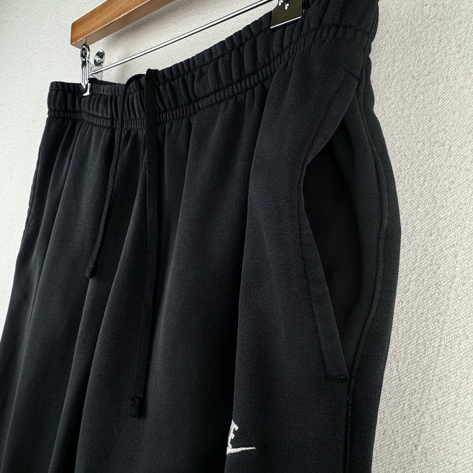 Nike Sportswear Club Men’s M Fleece Sweatpants Black Open Hem 28"