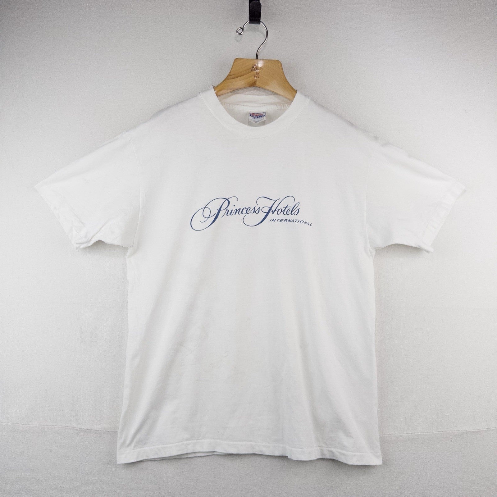 90’s Vtg Princess Hotels Intl’ White T-shirt Script Logo Resort Travel Large USA