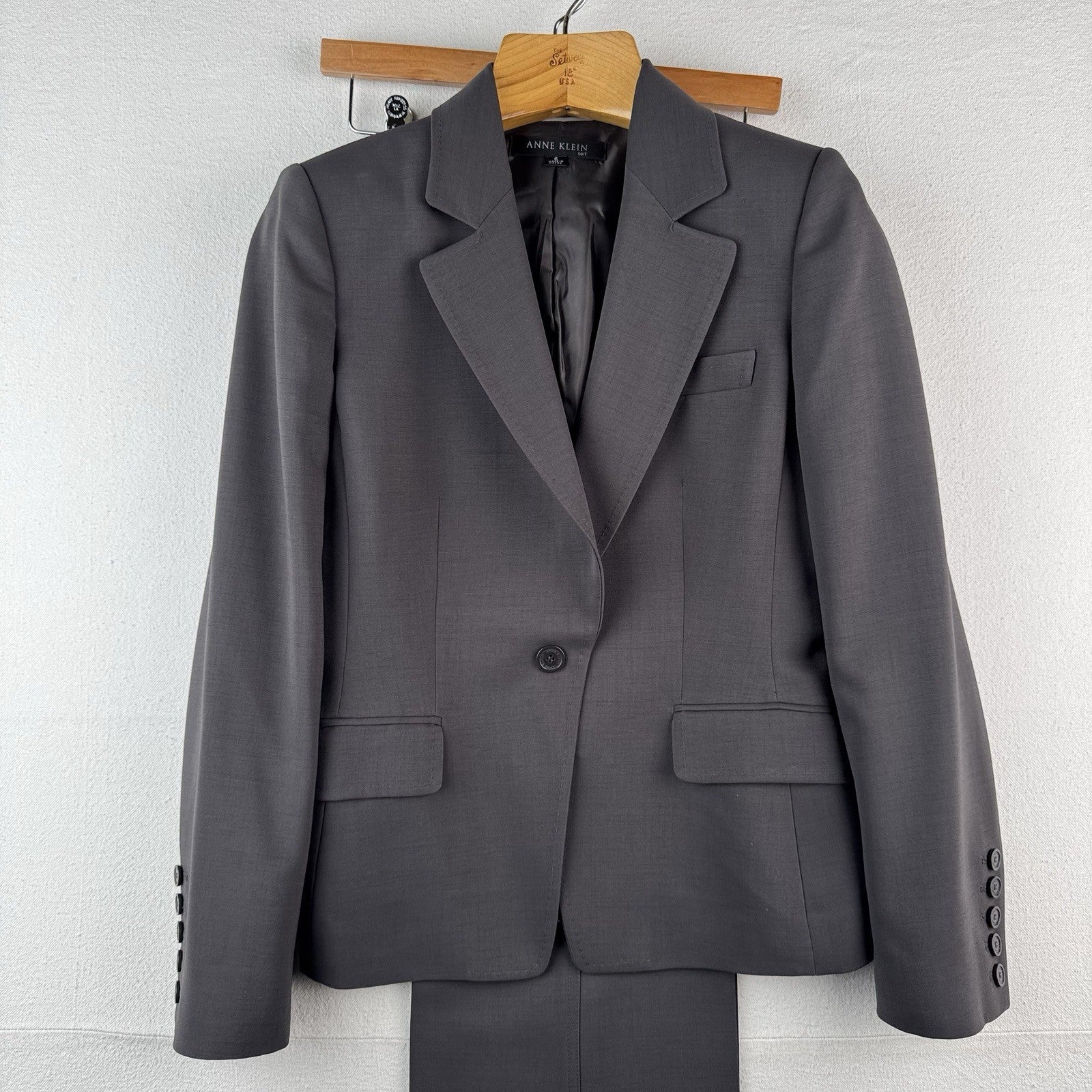 Anne Klein Women’s 6 Belted Pant Suit Two Piece Set Gray Brown Leg=9.5”