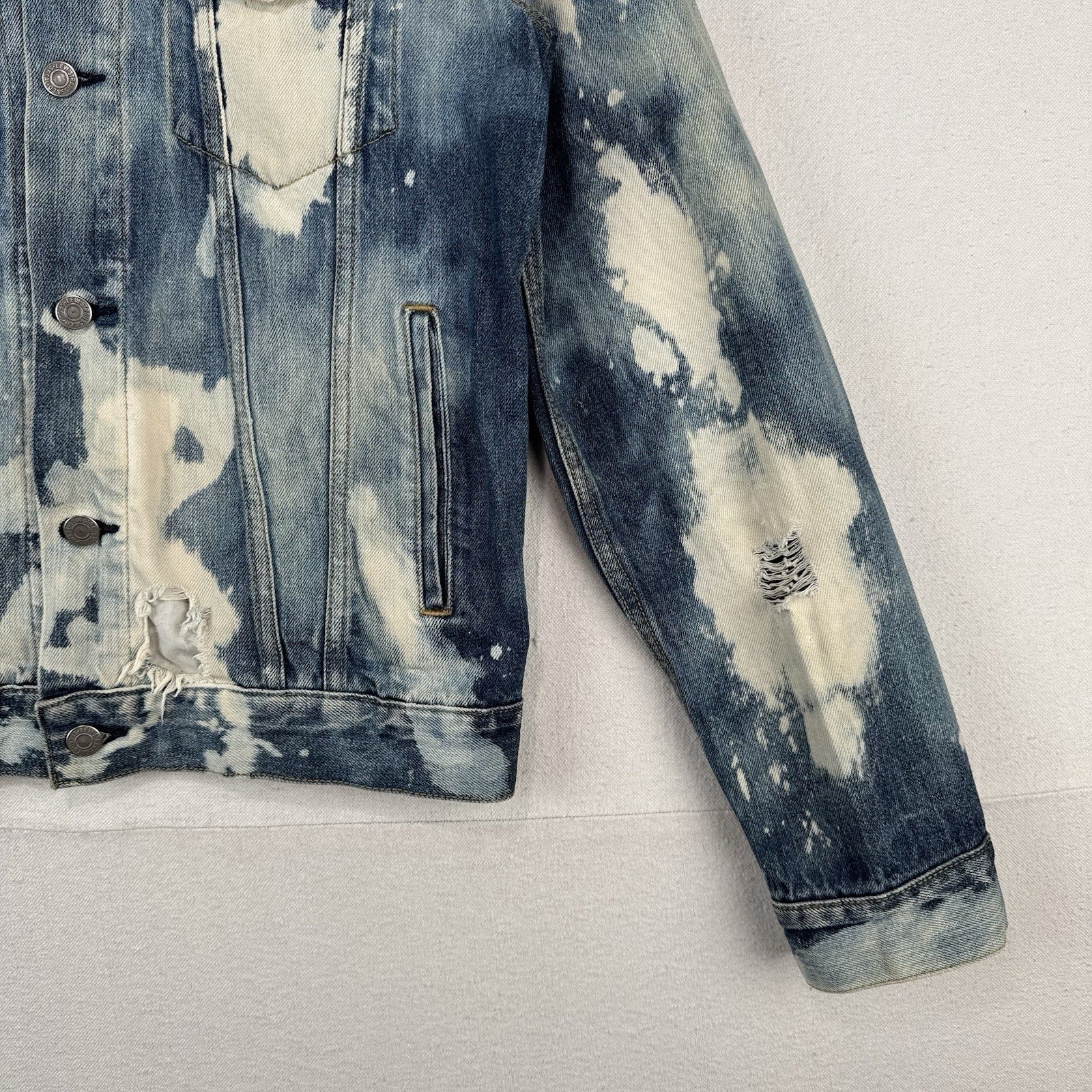 Levis Denim Jean Jacket Distressed and Bleached Men’s Medium