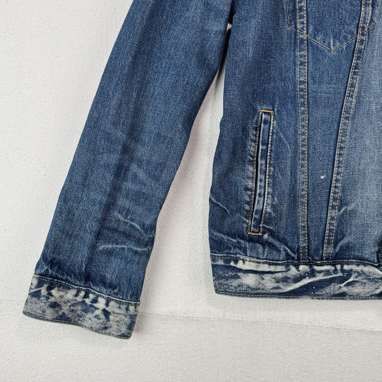 Levi’s Strauss Co Men’s M Blue Denim Trucker Jacket Faded Distressed