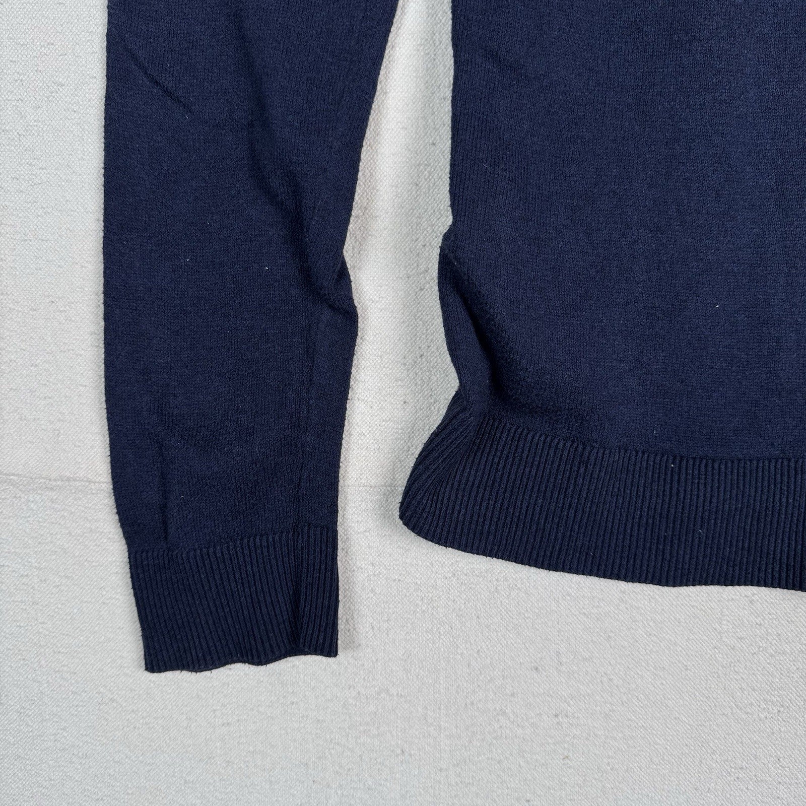 A&F Abercrombie & Fitch Women’s Navy Soft Cotton Cashmere V-Neck Sweater Small