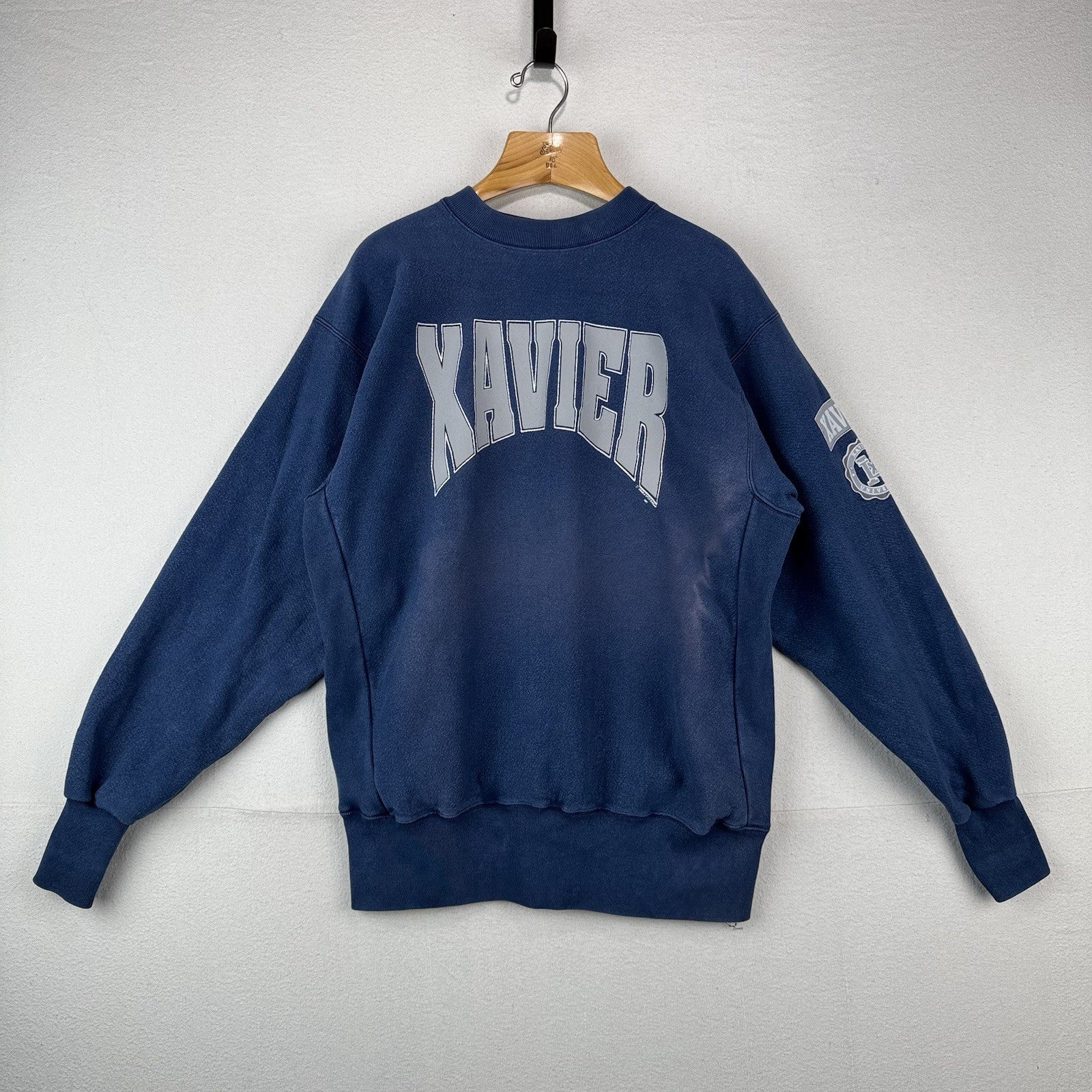90’s Vintage Xavier University Crewneck Sweatshirt Blue Mens XL Made USA *Faded