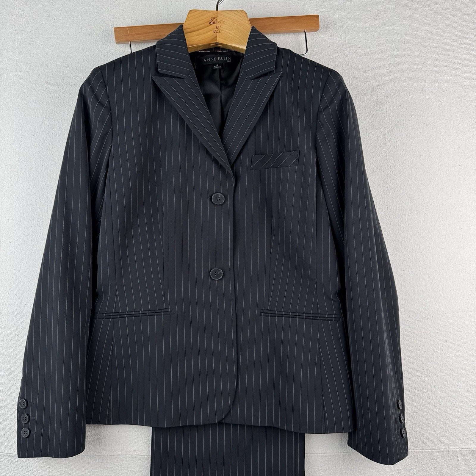 Anne Klein Women's 6 Pant Suit Two Piece Set Black Off-white Pinstripe Leg=10”