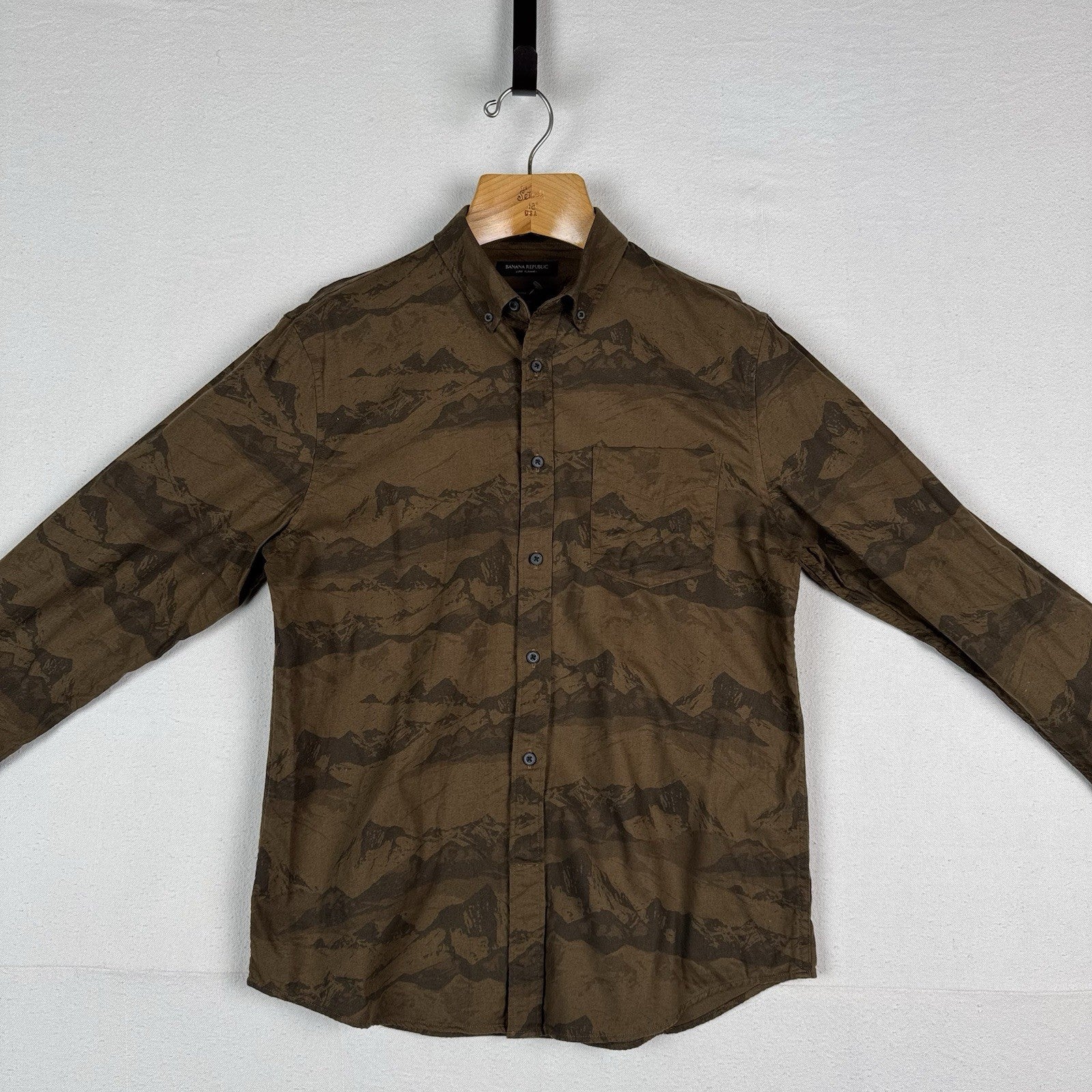 Banana Republic Luxe Flannel Men’s M Mountains Button Up Slim Untucked Shirt