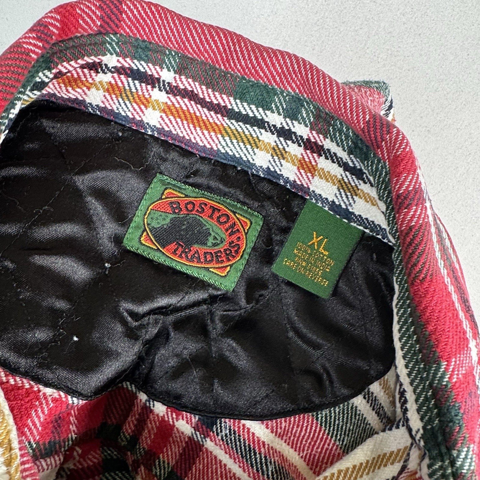 Boston Traders Shirt Jacket Men’s XL White Red Green Plaid Flannel Lined Shacket