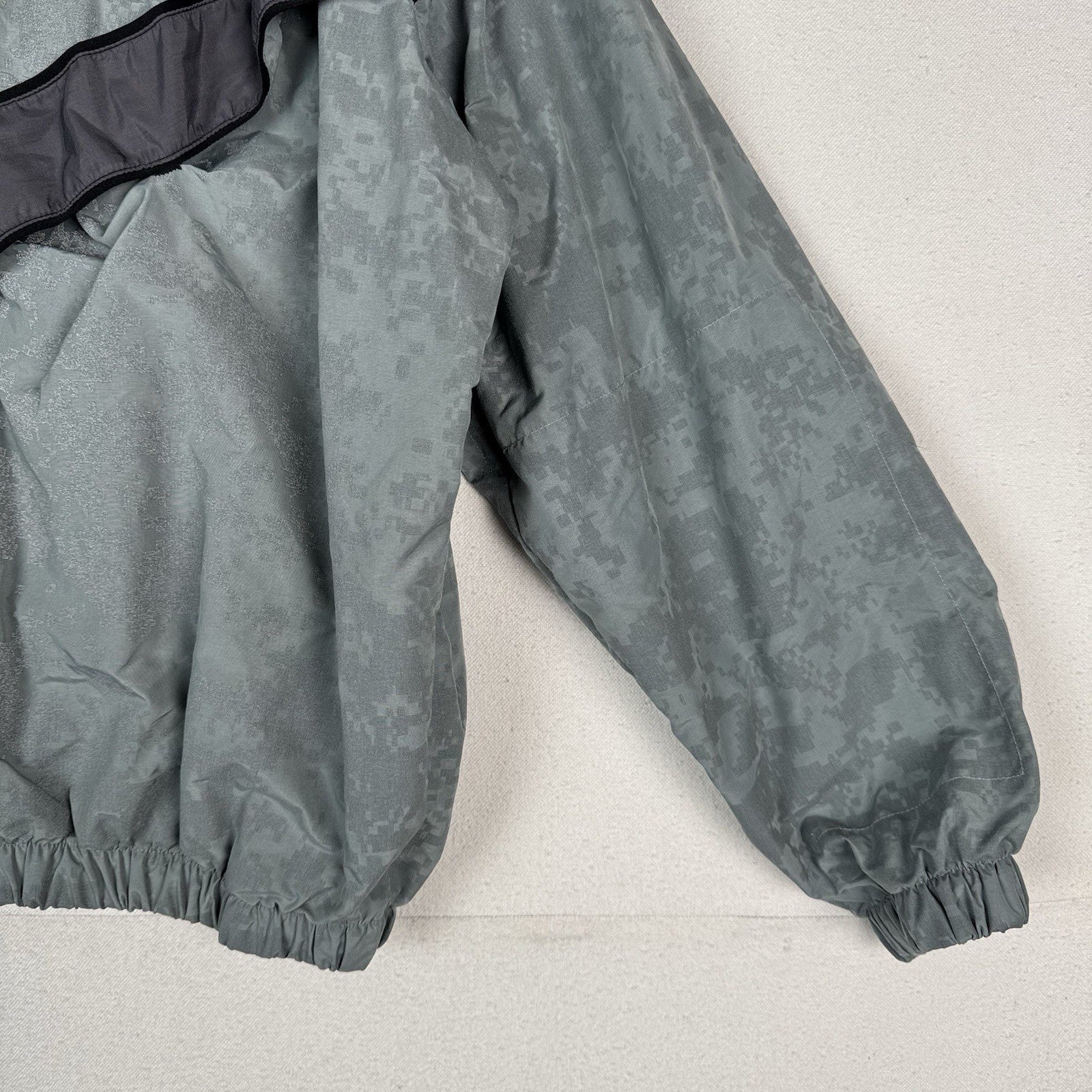 Army IFPU Jacket Men’s Small Gray Black Reflective Training Athletic Windbreaker