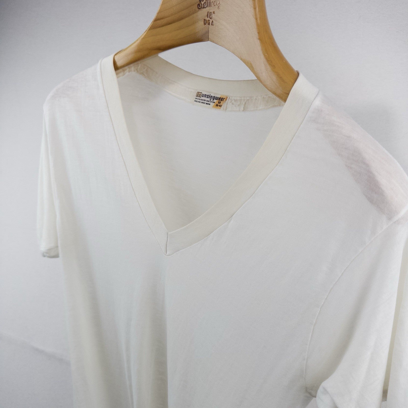 70’s Vtg Paper Thin White V-neck T-shirt Munsingwear Plain M (38-40) *Read