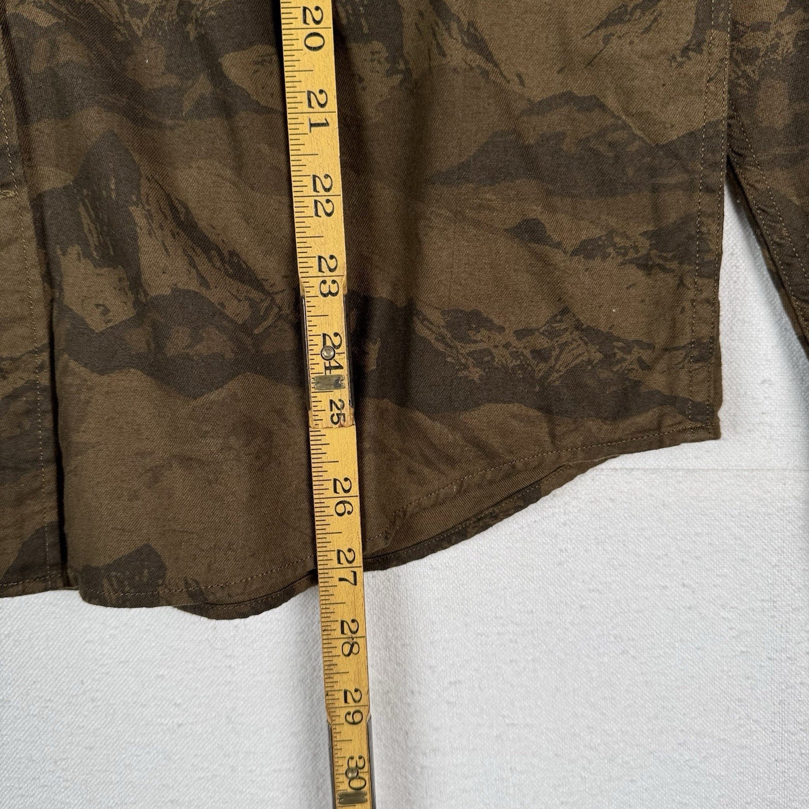 Banana Republic Luxe Flannel Men’s M Mountains Button Up Slim Untucked Shirt