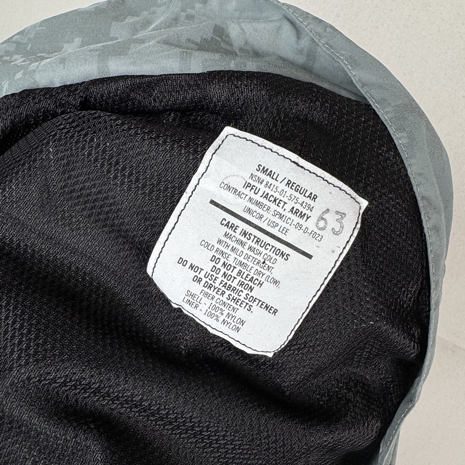 Army IFPU Jacket Men’s Small Gray Black Reflective Training Athletic Windbreaker