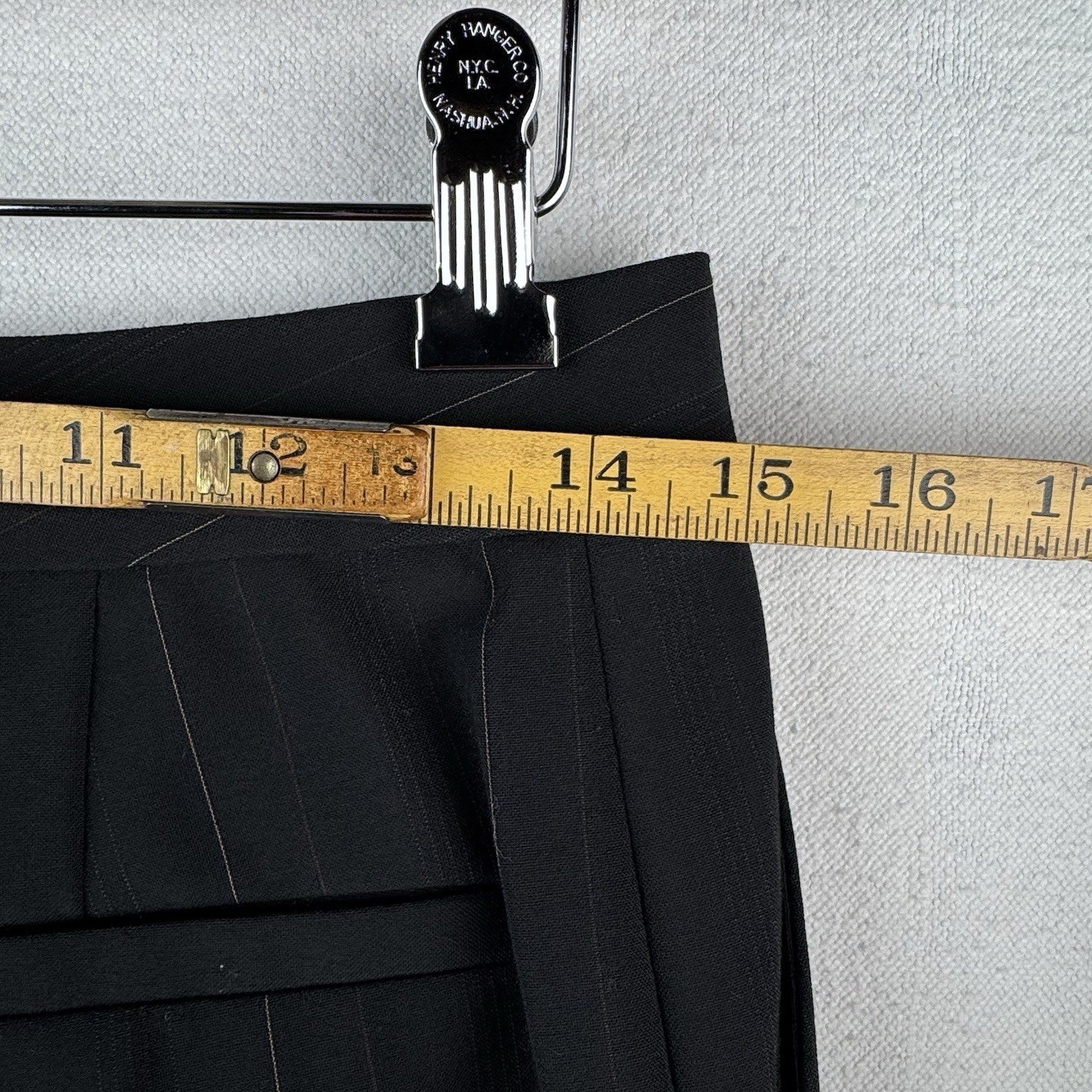 Anne Klein Women's 6 Pant Suit Two Piece Set Black Off-white Pinstripe Leg=10.5”