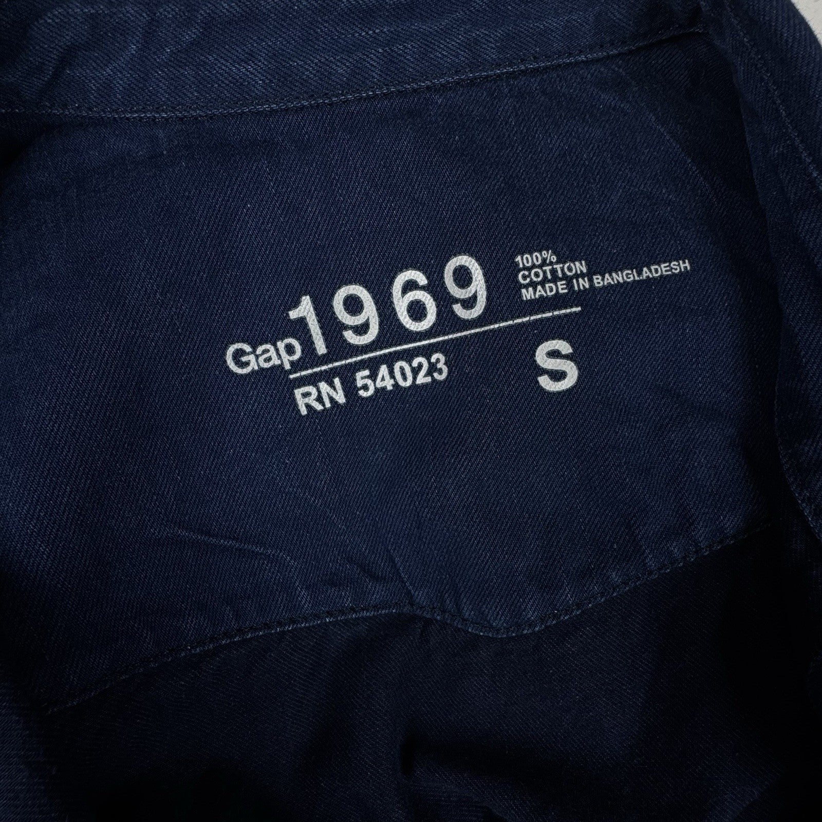 Gap 1969 Womens Snap Shirt Small Long Sleeve Denim Top Cotton Dark Indigo Ombre