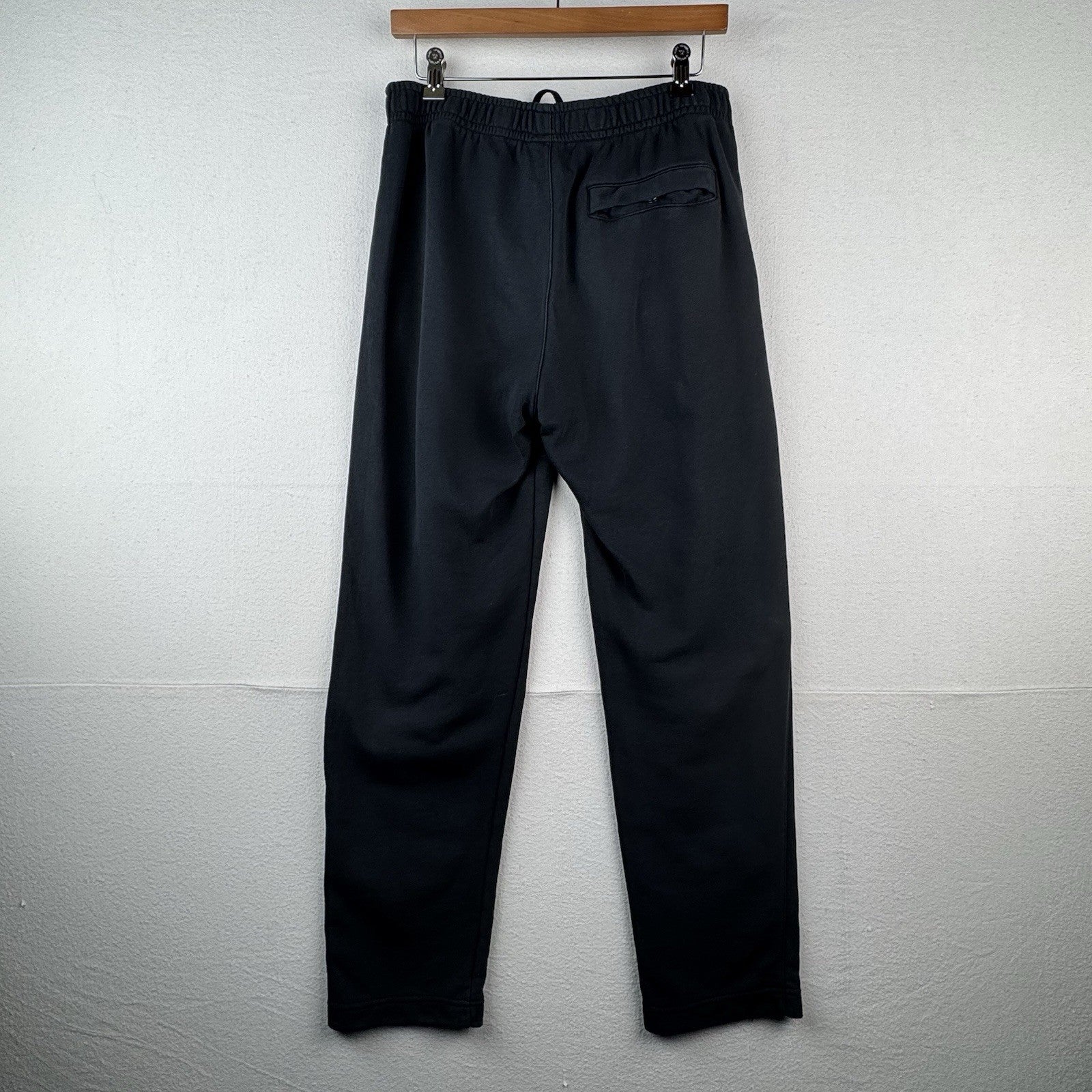 Nike Sportswear Club Men’s M Fleece Sweatpants Black Open Hem 28"