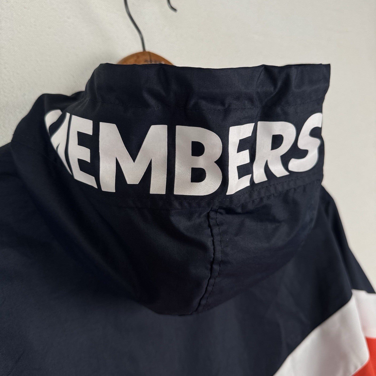 Men's Members Only  1/4 Zip Light Weight Jacket Size Large Orange Blue Spellout