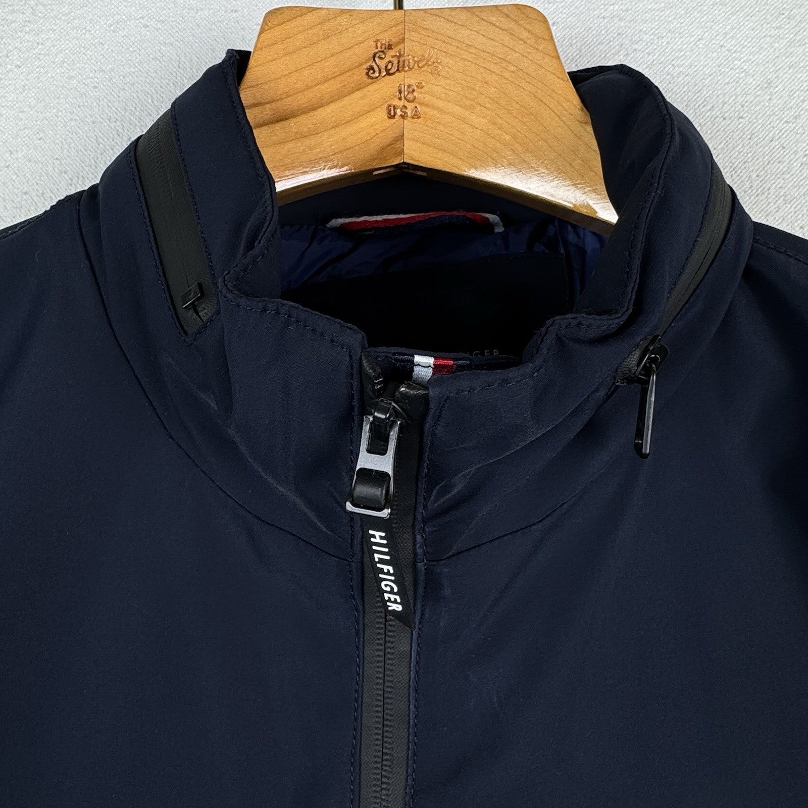 Tommy Hilfiger Men's XL Lightweight Jacket Water & Wind Resistant Blue w/Hood