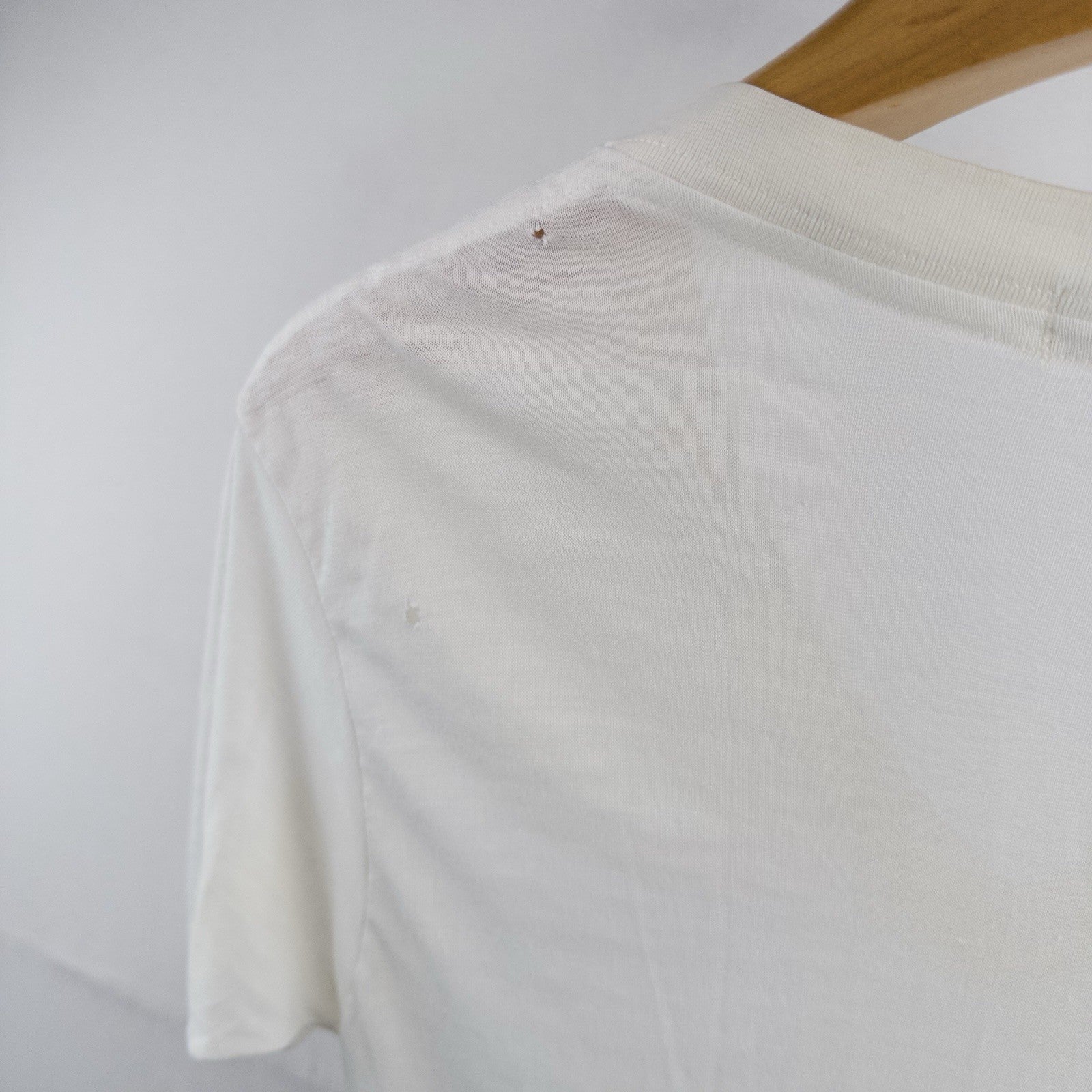 70’s Vtg Paper Thin White V-neck T-shirt Munsingwear Plain M (38-40) *Read